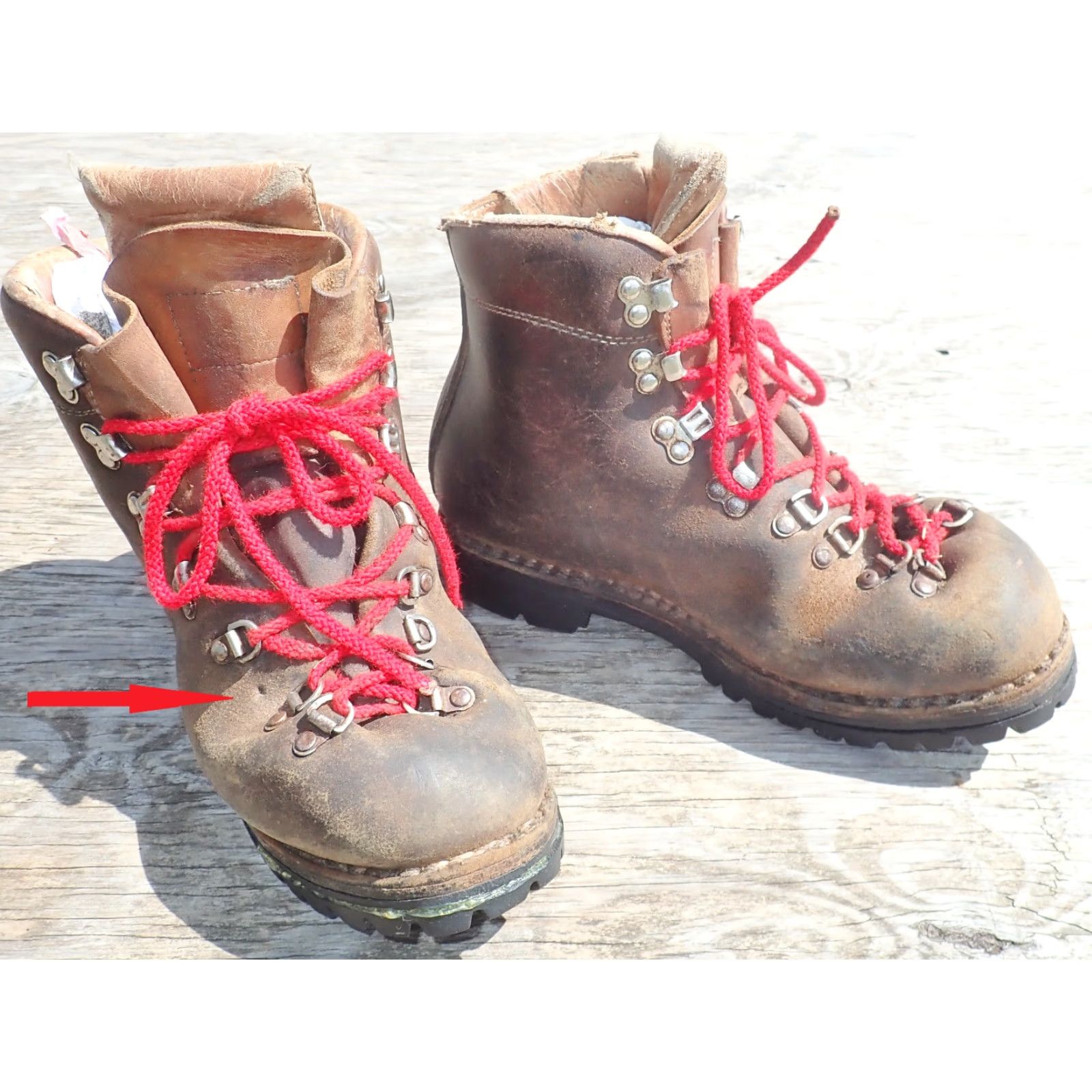 Vasque VINTAGE Vasque Leather Hiking Boots Mens 9 Brown 1982 80s 90s Distressed Leather Upper Leather Lining Leather Sole Read Size US 9 / EU 42 - 2 Thumbnail