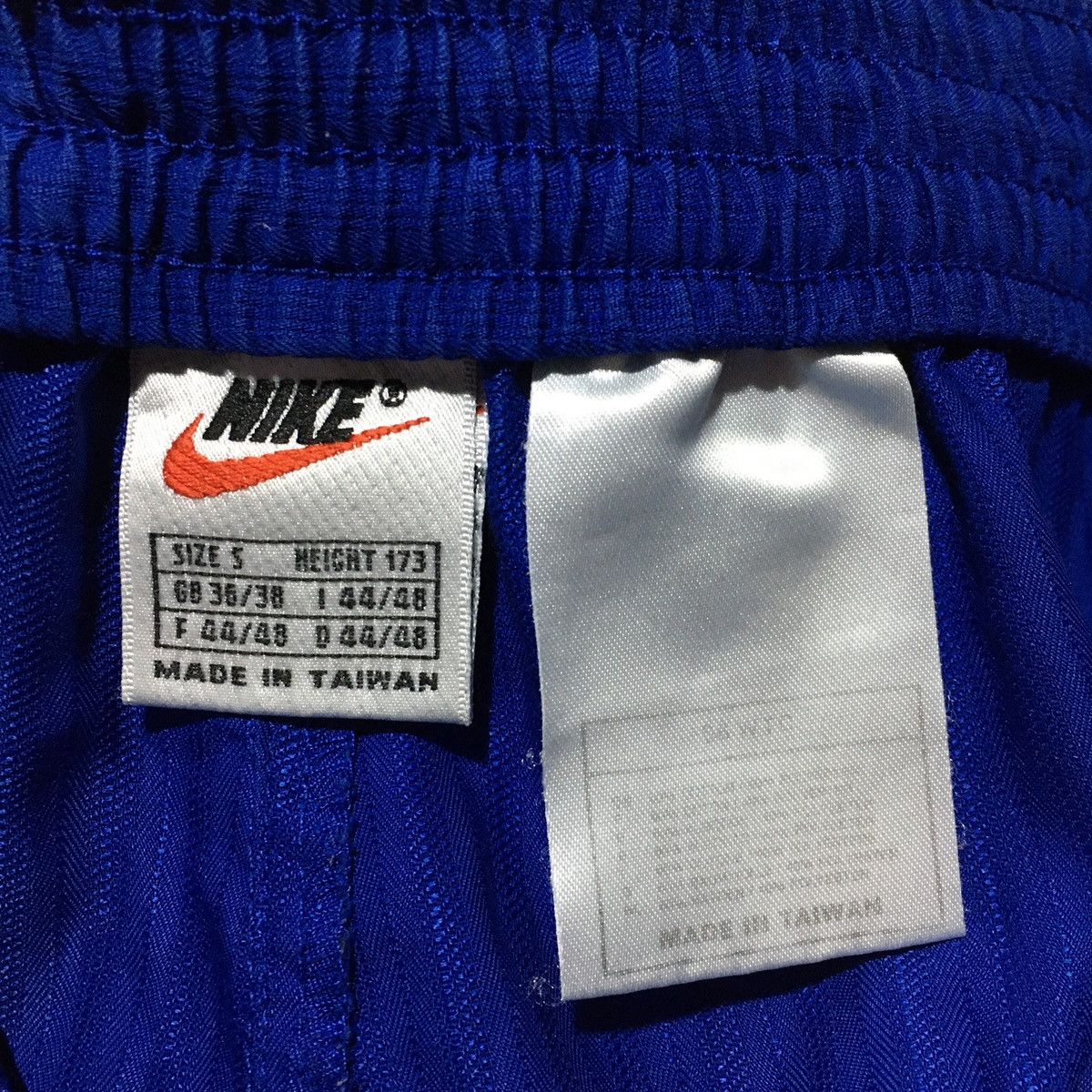 Nike Vintage 90s NIKE Swoosh Logo Embroidery Dri-Fit Shorts Size US 32 / EU 48 - 9 Thumbnail