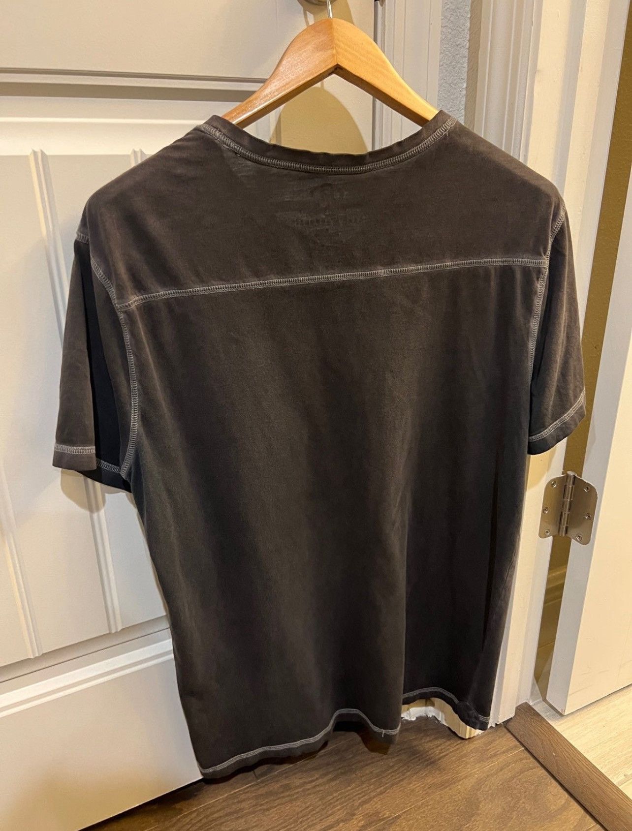 Rock & Republic Vintage Rock & Republic Men's Large Distressed Gray V-Neck Size US L / EU 52-54 / 3 - 5 Thumbnail