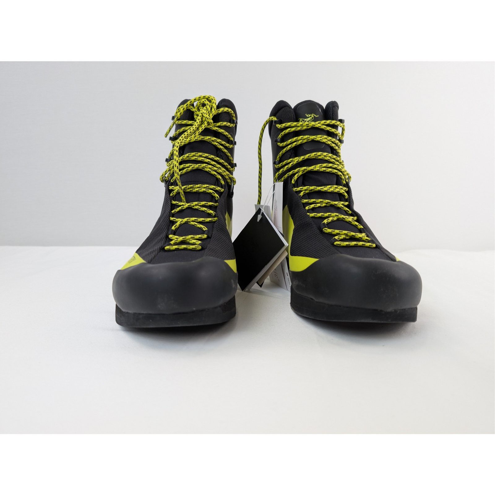 Arc'teryx o1rshd1 Acrux LT GTX mountaineering boots in black/yellow Size US 13 / EU 46 - 9 Thumbnail