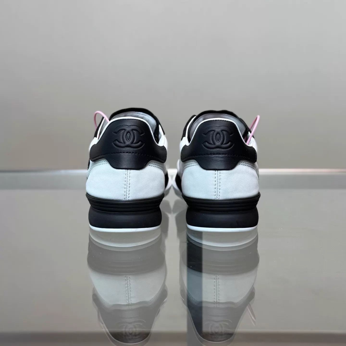 Chanel CHANEL 26S Black White Colorblock Deerfield Sneaker 38 Size US 7.5 / IT 37.5 - 4 Thumbnail
