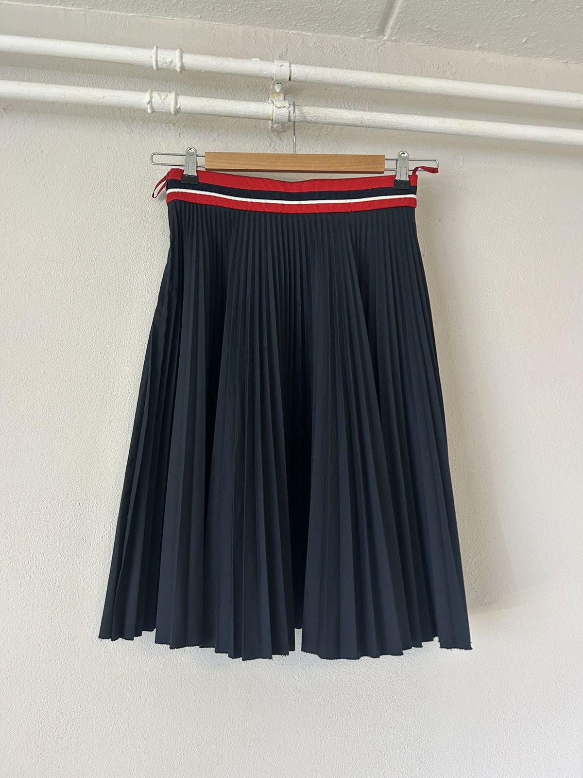 Prada Prada Pleated Midi Skirt with Red/White Elastic Waistband Size 26" / US 2 / IT 38 - 2 Thumbnail