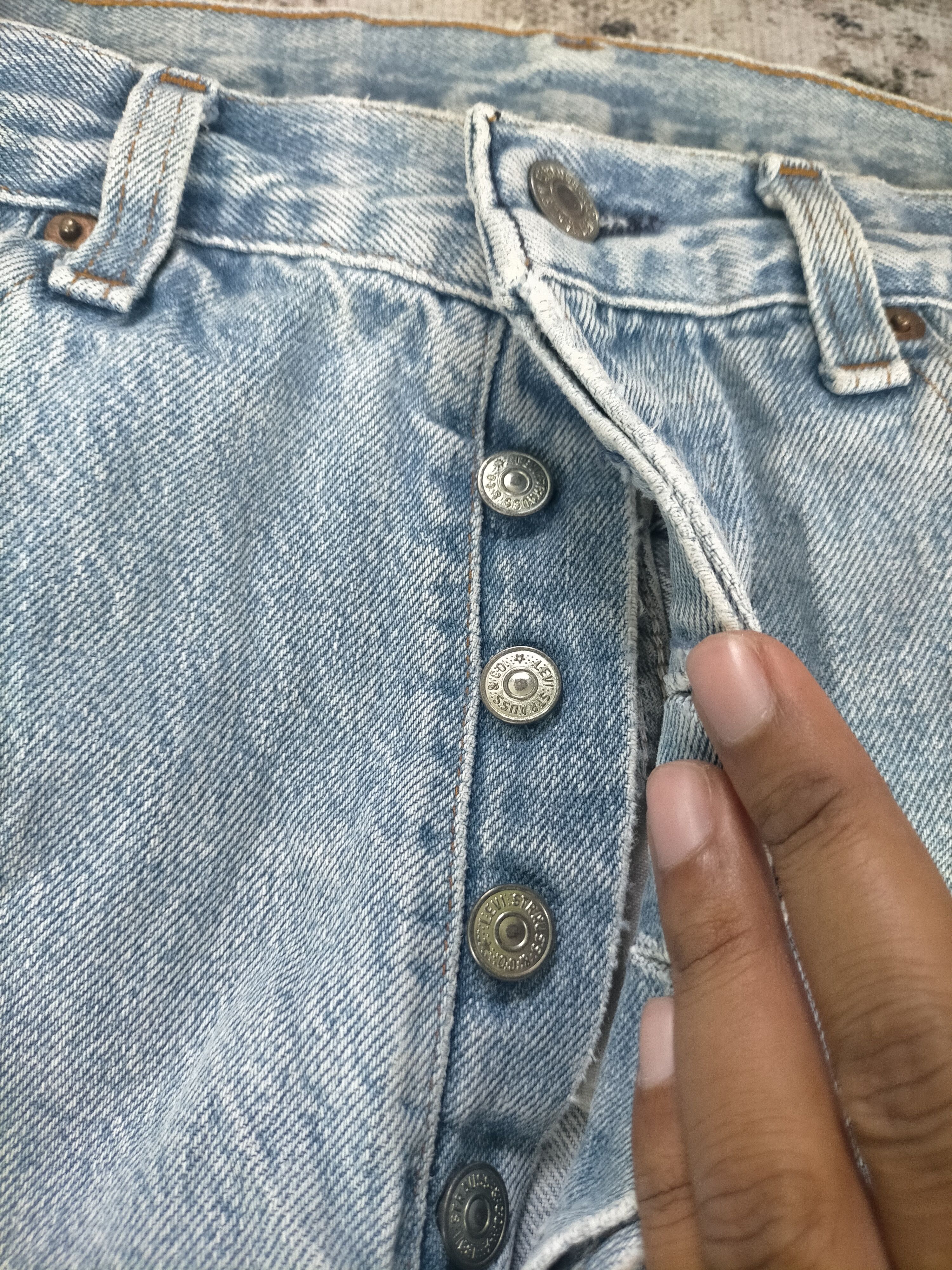Levi's 🔥 Vtg 80s Levis 501 Button 522 Light Wash Distressed Jeans Size US 31 - 6 Thumbnail