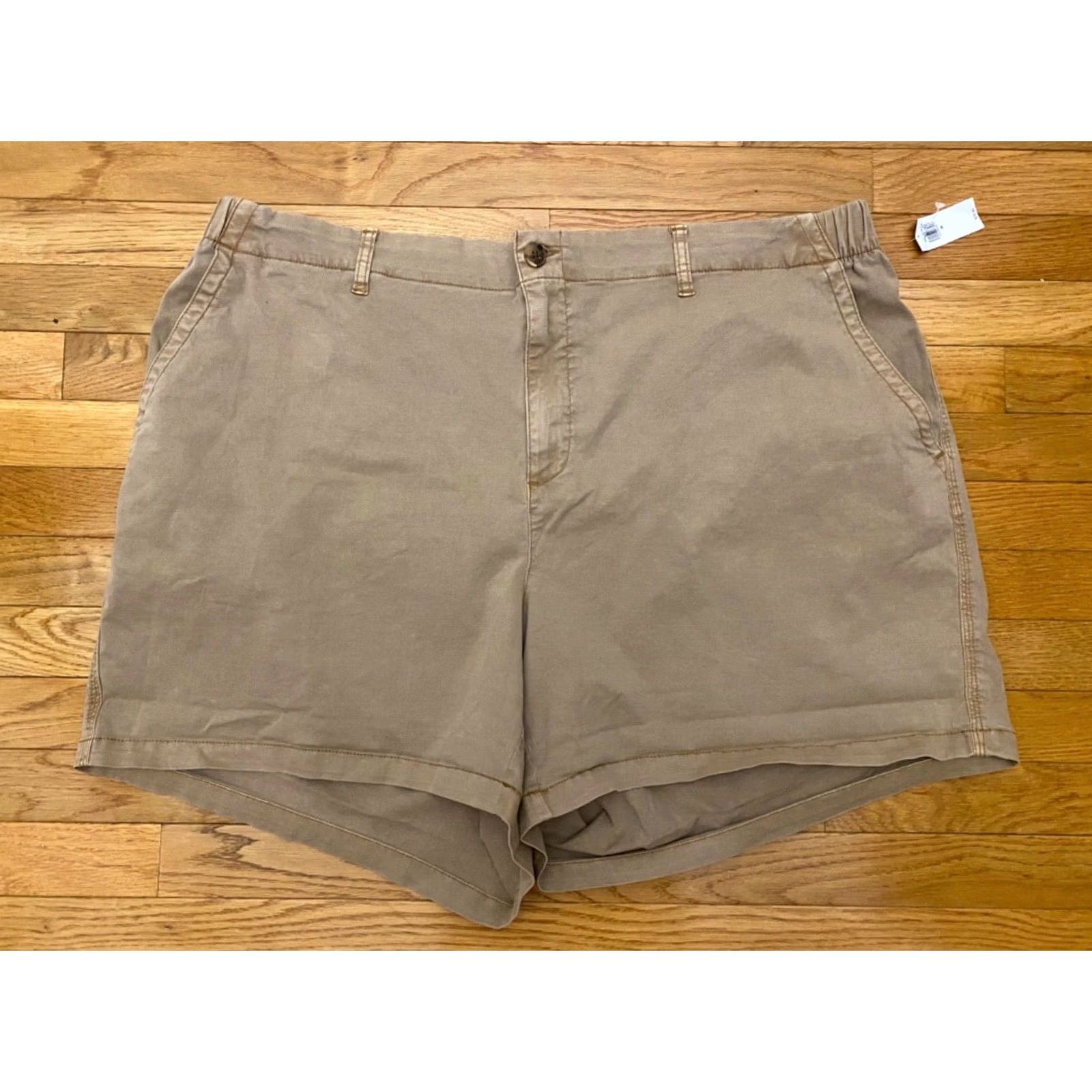 Old Navy Old Navy Shorts Womens 3XL Tan Women High Waisted Khaki Inseam Size Size 40" / US 18 - 2 Thumbnail