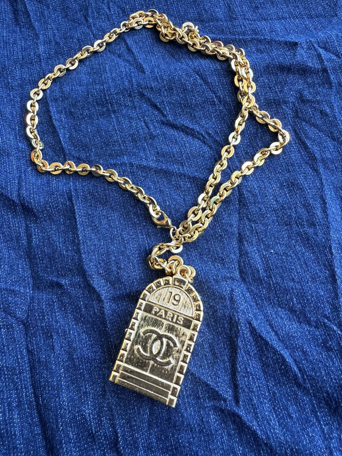 Chanel CHANEL Runway 31 Rue Cambon Door Long Necklace Gold Size ONE SIZE - 6 Thumbnail