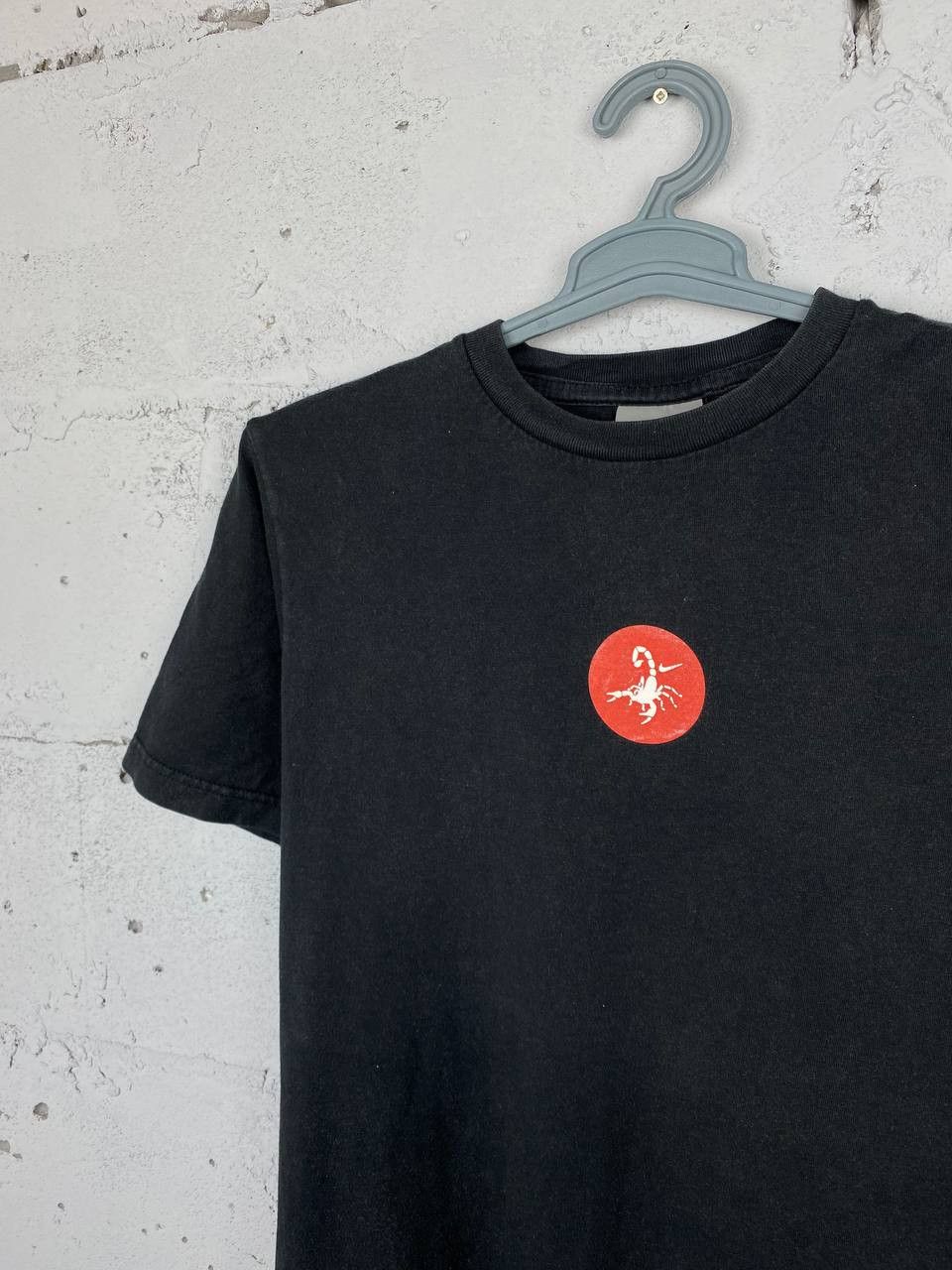 Nike × Vintage Vintage 90s Nike Scorpion Center Logo Black T-Shirt Size US S / EU 44-46 / 1 - 1 Thumbnail