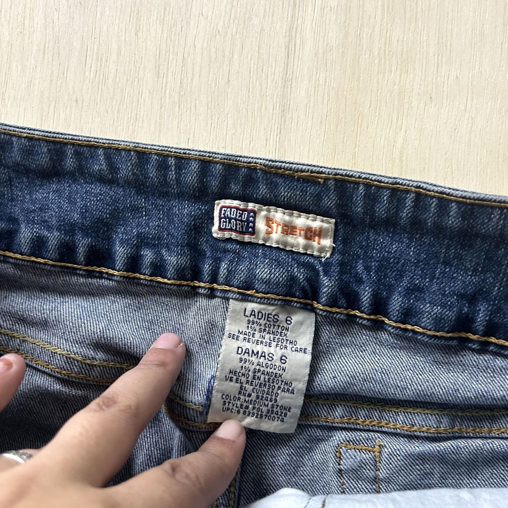 Faded Glory Faded Glory Jeans Womens Medium Wash Denim Capri Crop Stretch Zip 6 Regular Midi Rise Women Boys Girls Mens Size 28" / US 6 / IT 42 - 3 Thumbnail