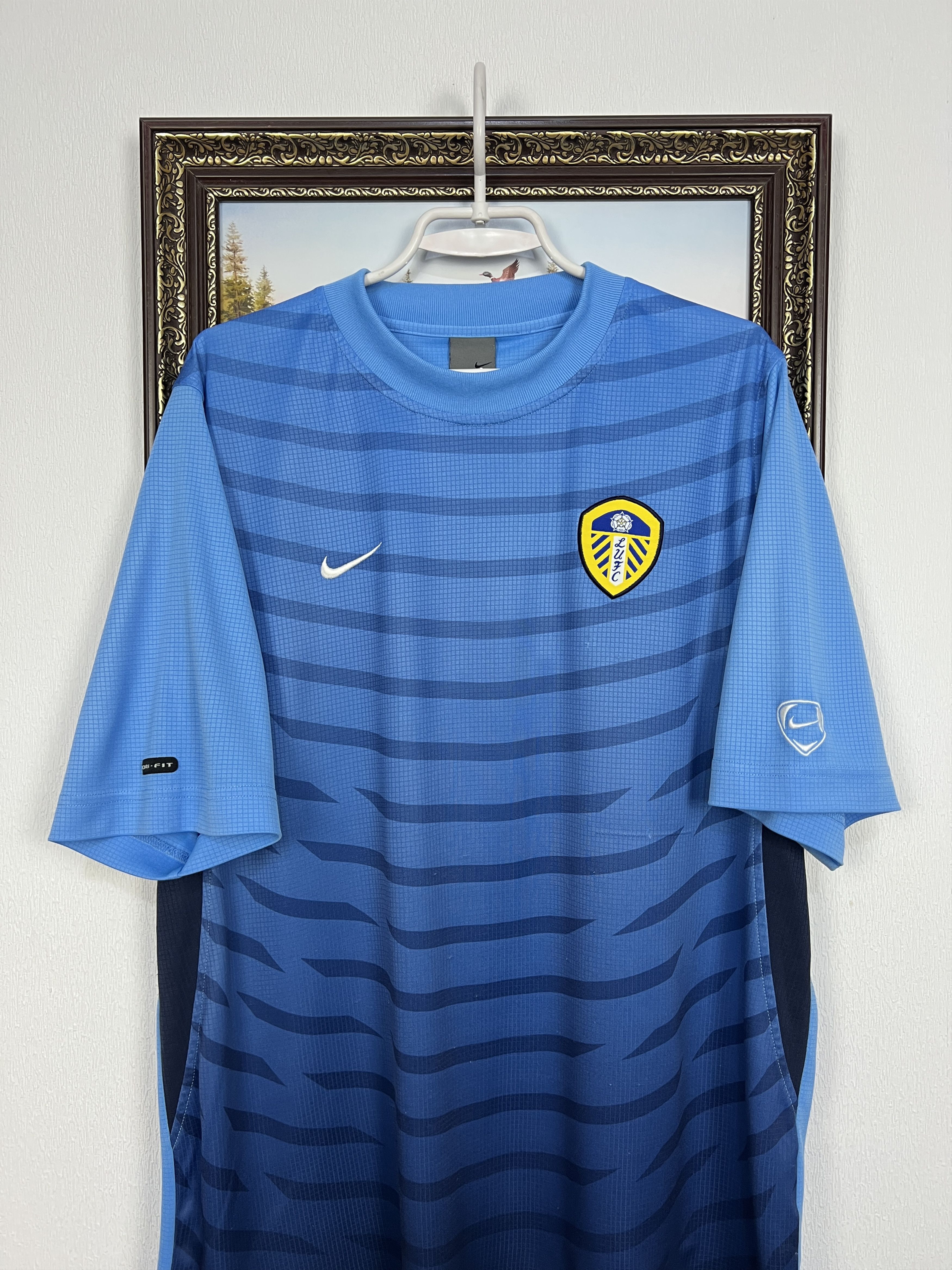 Nike Vintage Nike Leeds United Football Train Shirt Soccer Size US XL / EU 56 / 4 - 2 Thumbnail