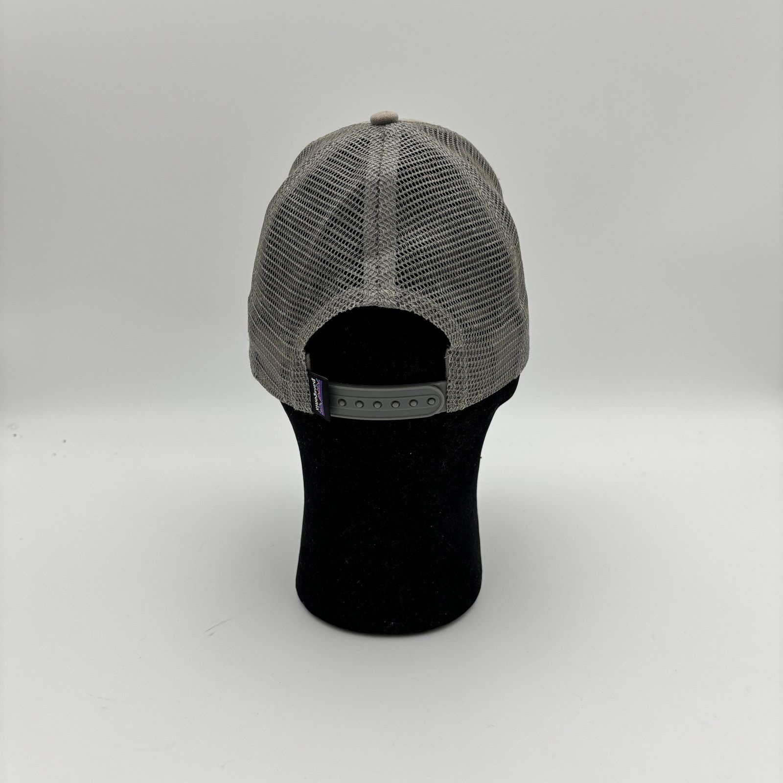 Patagonia Patagonia P-6 Logo Mesh Trucker Hat Snapback Gorpcore Size ONE SIZE - 4 Thumbnail