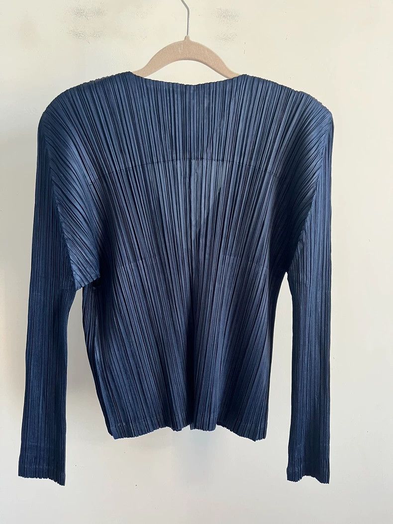 Issey Miyake Issey Miyake Blue pleated cardigan Size S / US 4 / IT 40 - 2 Thumbnail