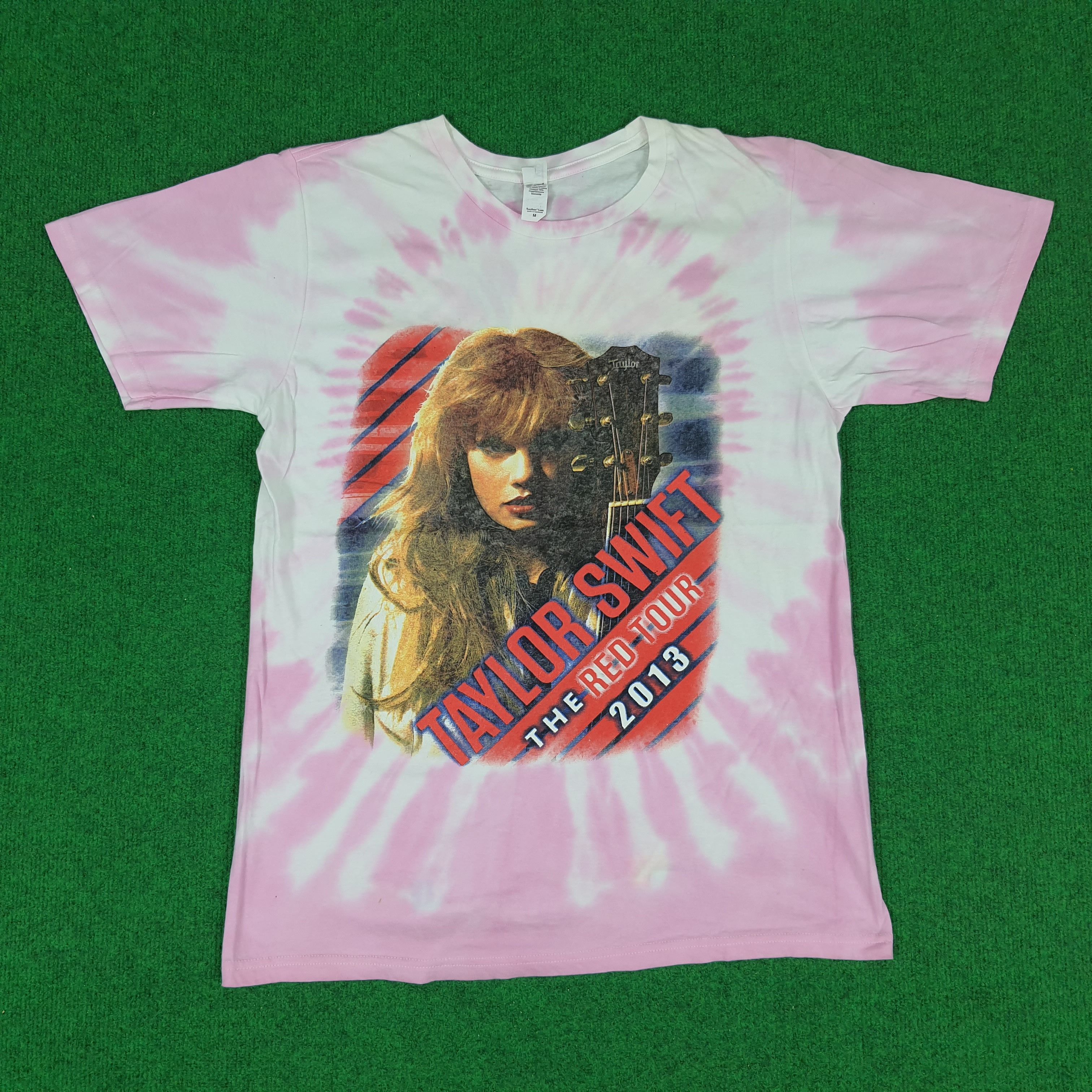 Band Tees Vintage Taylor Swift The Red Tour 2013 T-shirt Size US M / EU 48-50 / 2 - 3 Thumbnail
