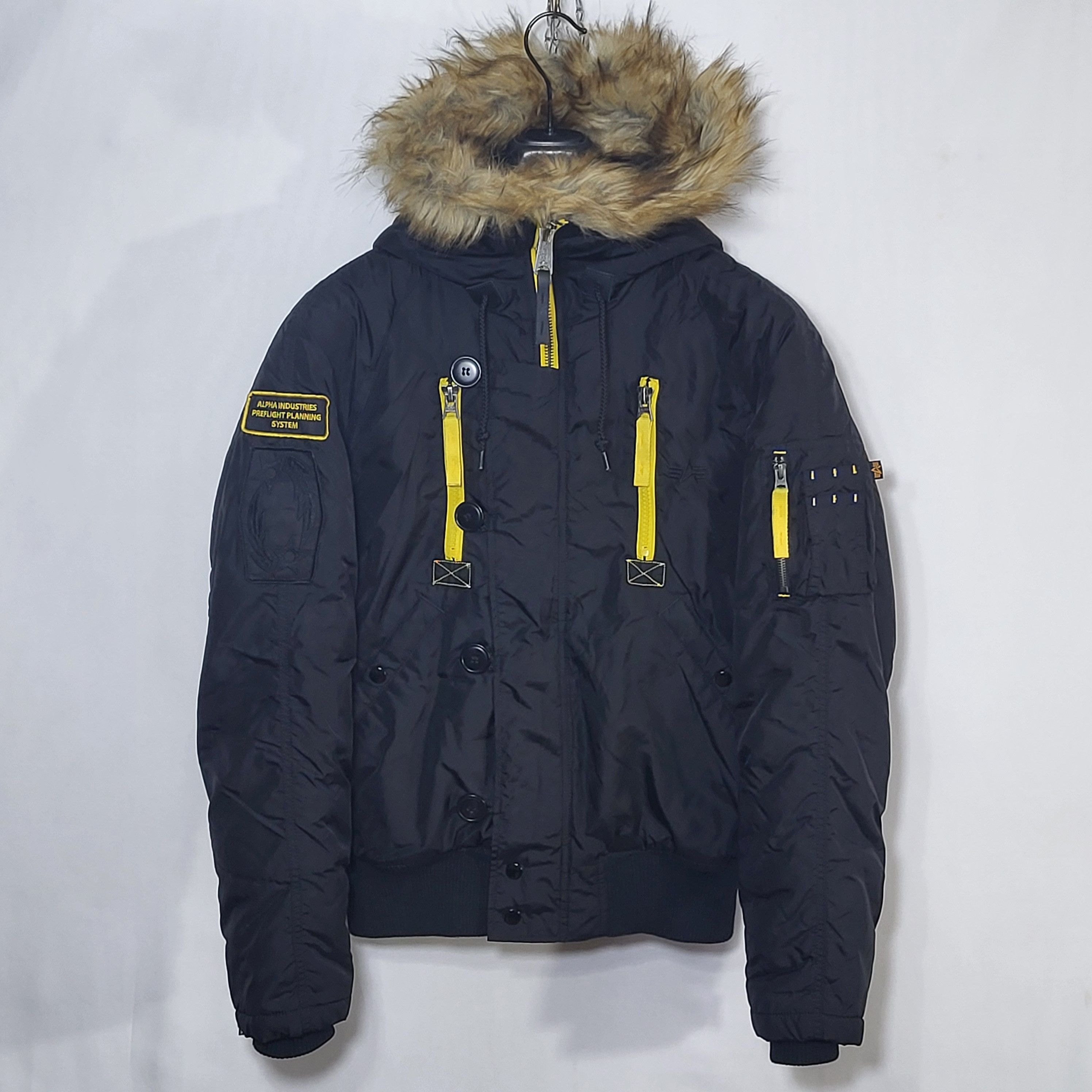 Alpha Industries Alpha Industries.Jacket bomber alaska.Size S but fit M. Size US S / EU 44-46 / 1 - 3 Thumbnail