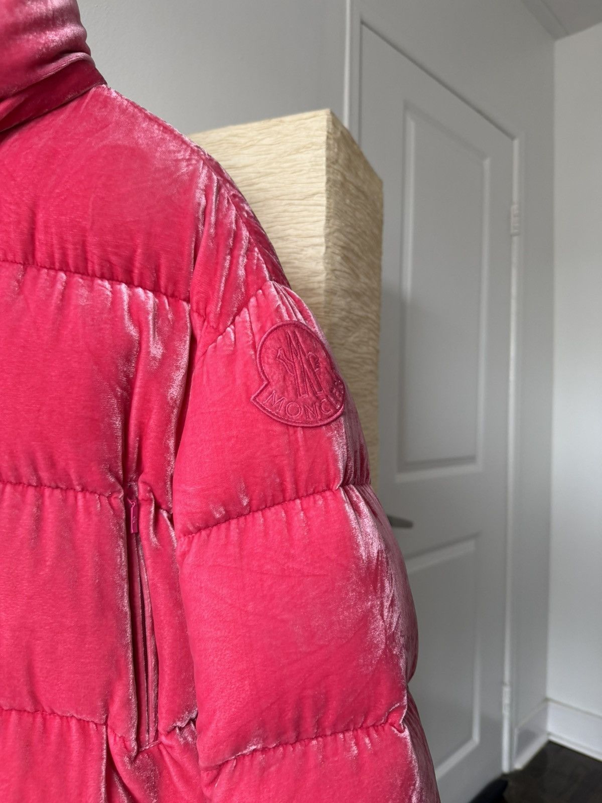 Moncler Moncler Fuchsia Caille Velvet Puffer Jacket Coat Pink Size XS / US 0-2 / IT 36-38 - 7 Thumbnail
