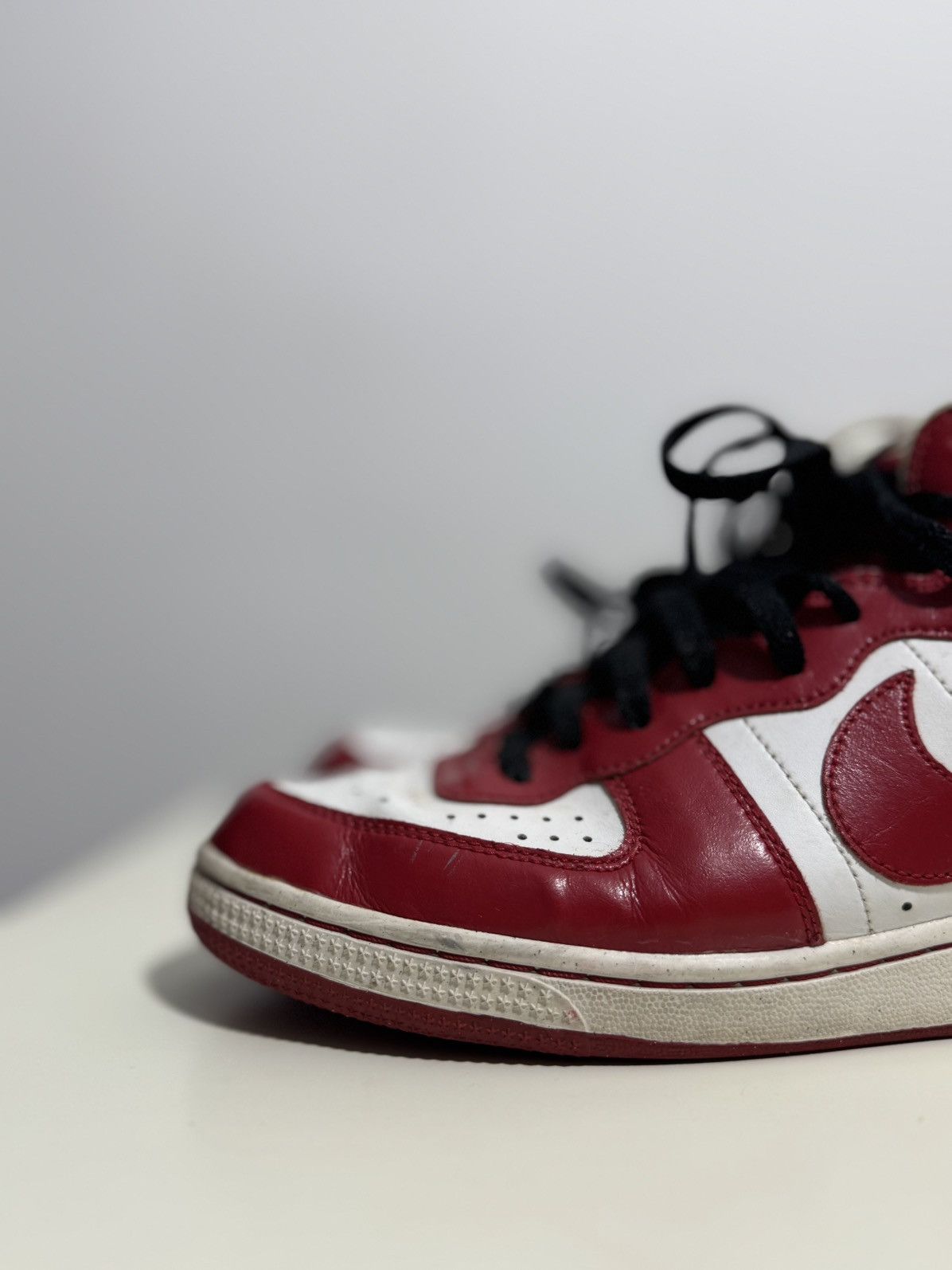 Nike Vintage 2009 Nike Mid University Red Sneakers 10.5 US Size US 10.5 / EU 43-44 - 5 Thumbnail