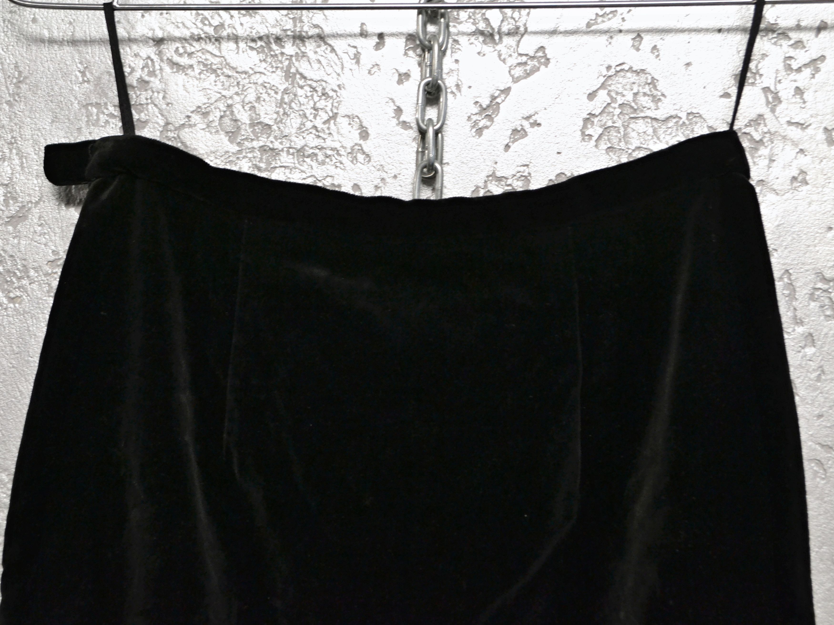 Valentino Valentino Boutique Women’s Black Velvet Skirt Size 27" / US 4 / IT 40 - 6 Thumbnail