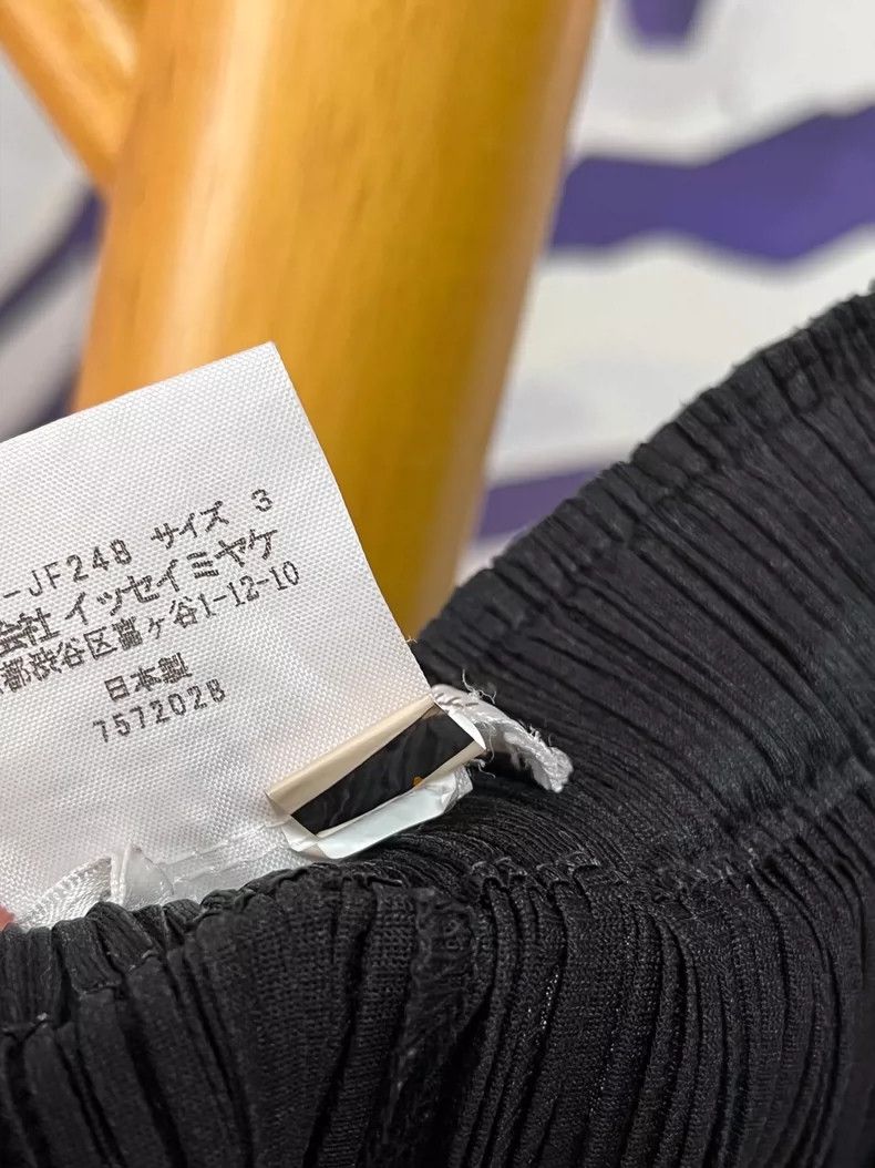 Issey Miyake Issey Miyake size:3 Black pleated irregular-shaped pants Size 22" - 5 Thumbnail