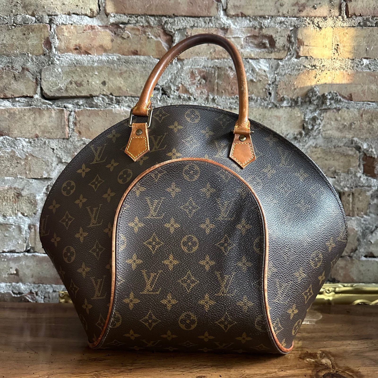 Louis Vuitton Vintage Louis Vuitton 1998 Monogram Ellipse MM Bag Size ONE SIZE - 2 Thumbnail