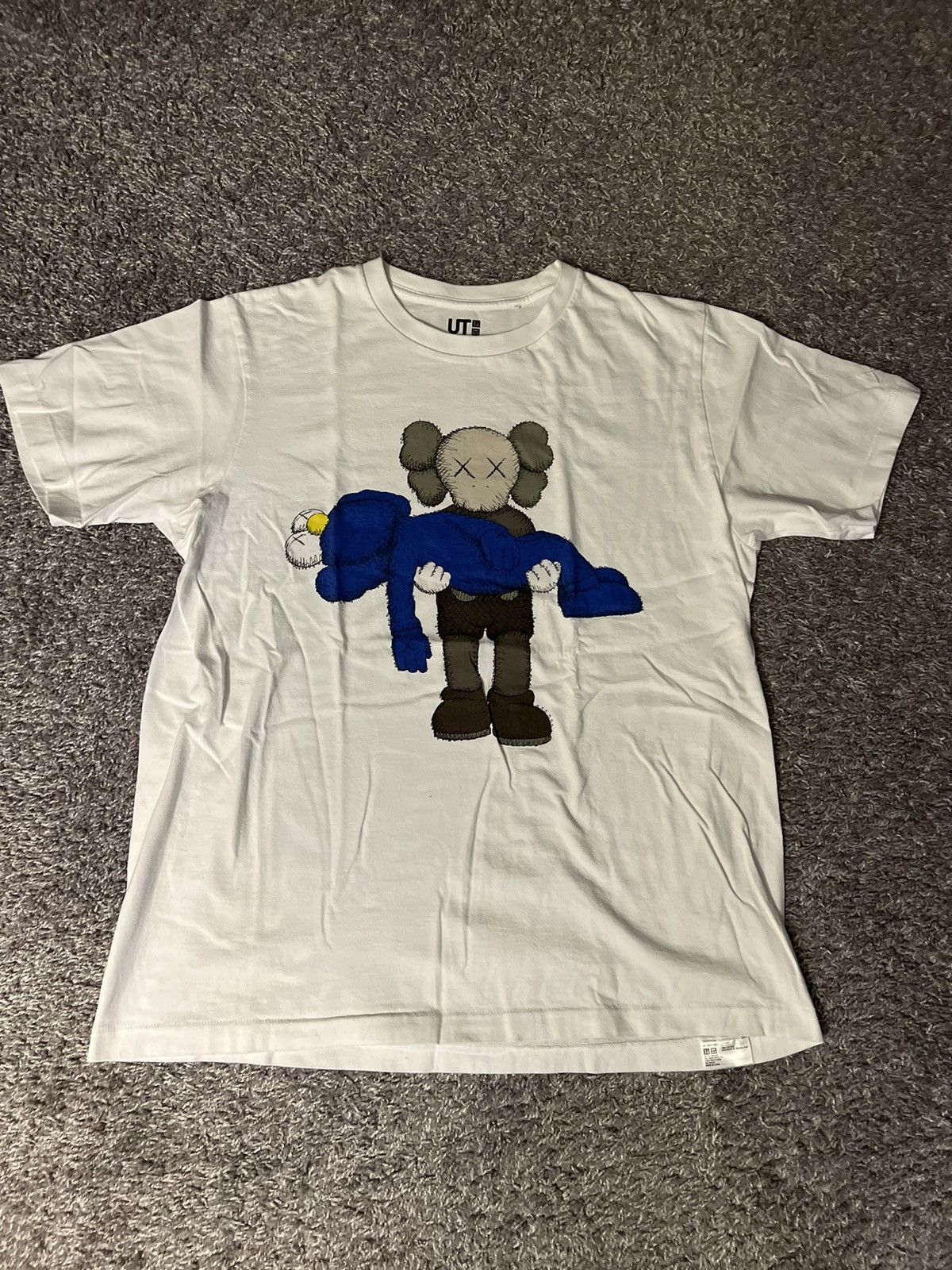 Kaws × Uniqlo Kaws BFF Uniqlo White T-Shirt Large L Size US L / EU 52-54 / 3 - 1 Thumbnail