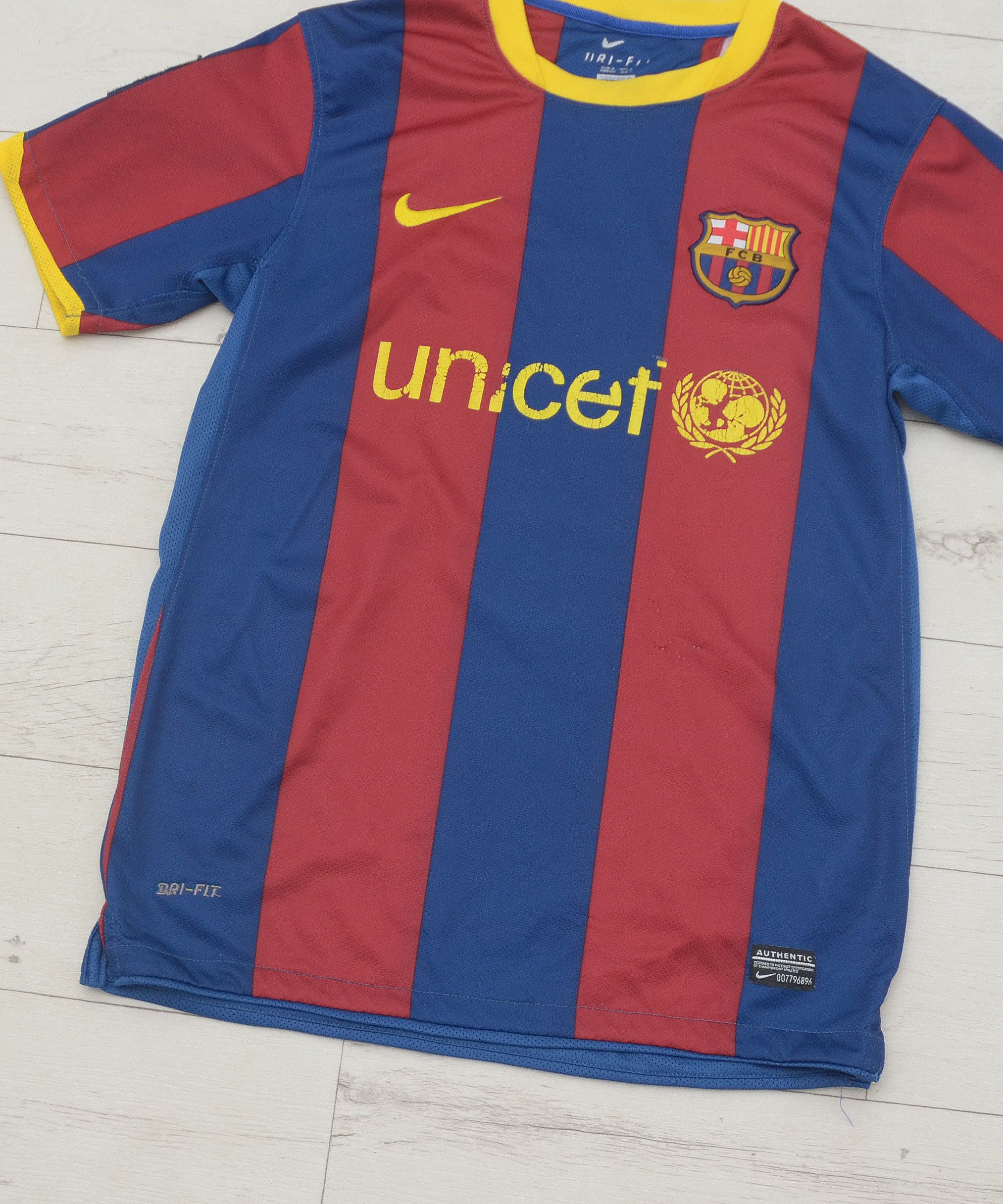 Vintage 2010-2011 FC Barcelona Nike Home Shirt #6 Xavi Y2K Size US M / EU 48-50 / 2 - 6 Thumbnail