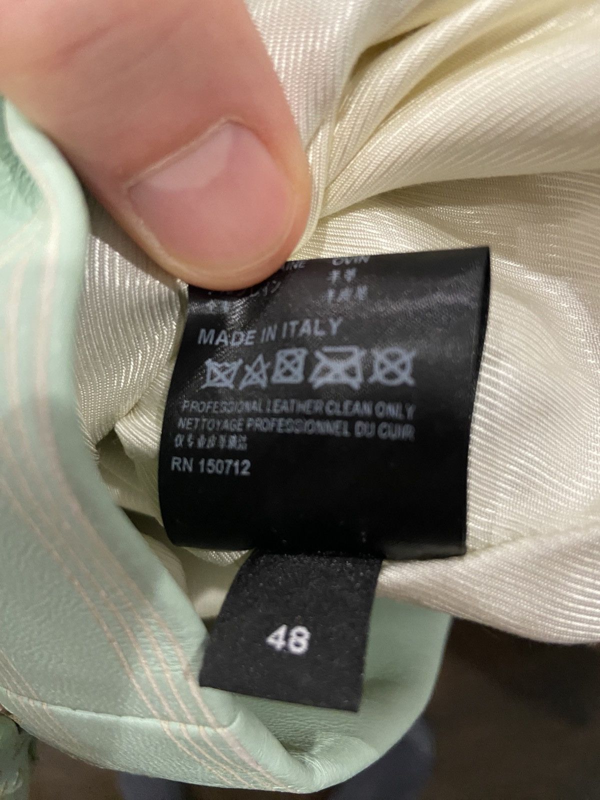 Amiri Amiri green bandana leather shorts ($1.9k) Size US 32 / EU 48 - 7 Thumbnail