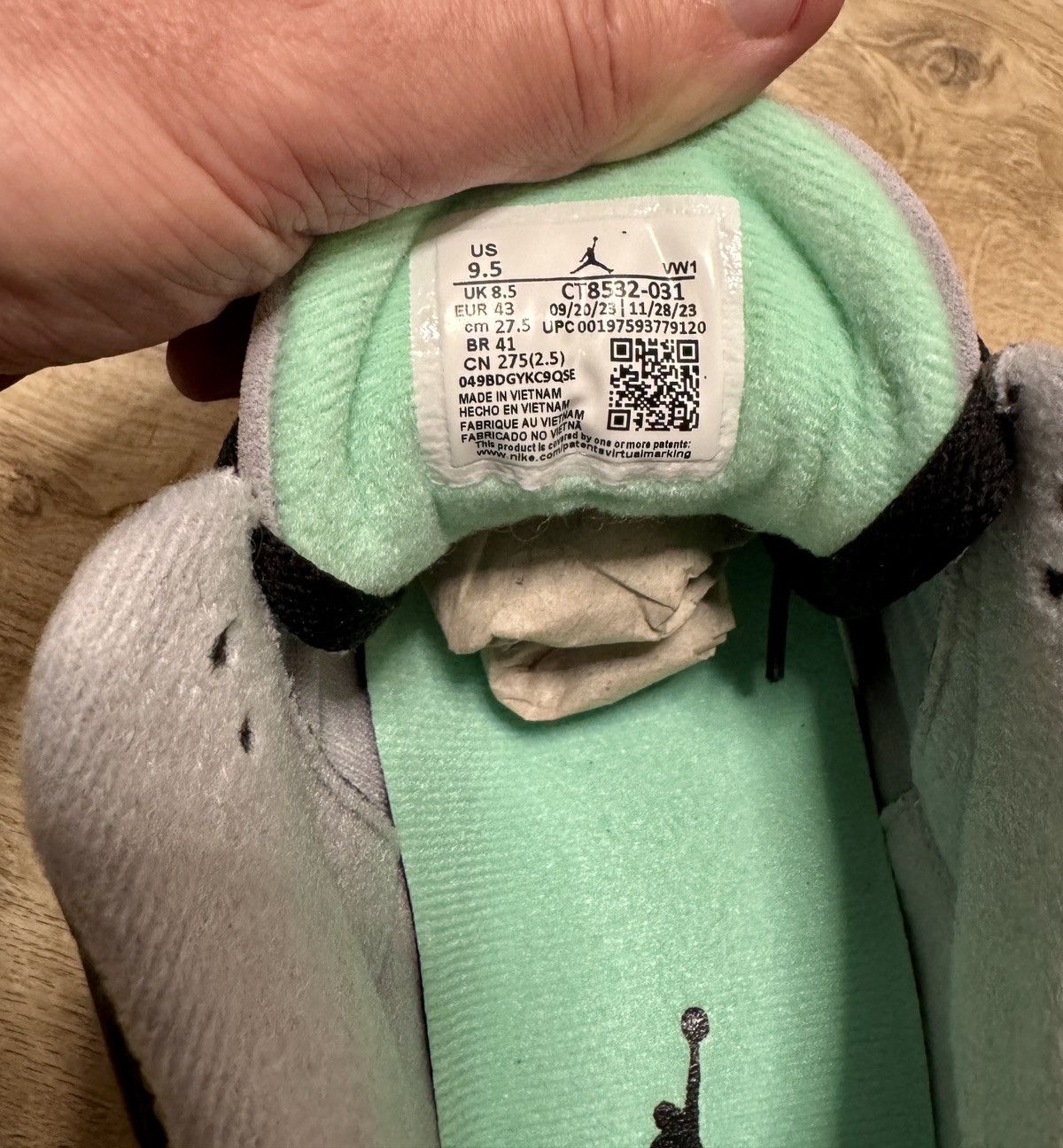 Jordan Brand Air Jordan 3 Retro Green Glow Size US 9.5 / EU 42-43 - 9 Thumbnail