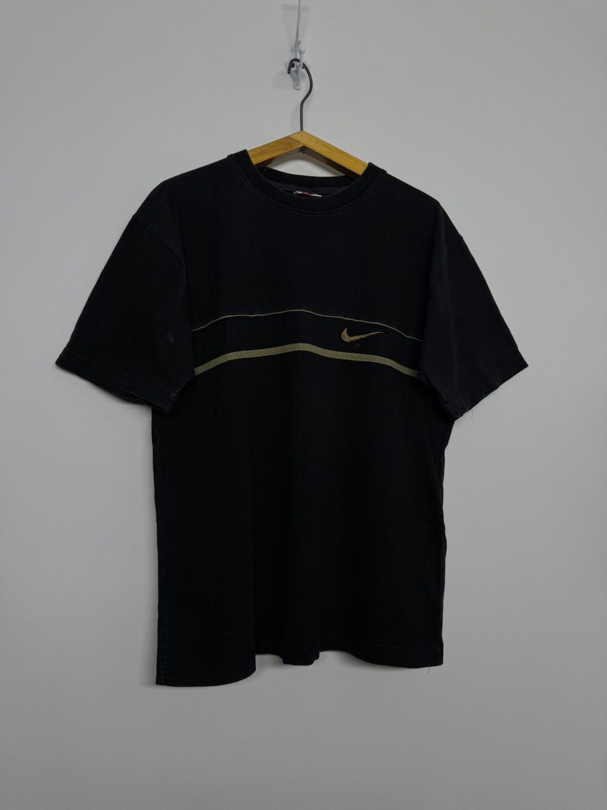 Nike Vintage Y2K Nike Small Swoosh Logo T Shirt 00’s Size US S / EU 44-46 / 1 - 1 Thumbnail