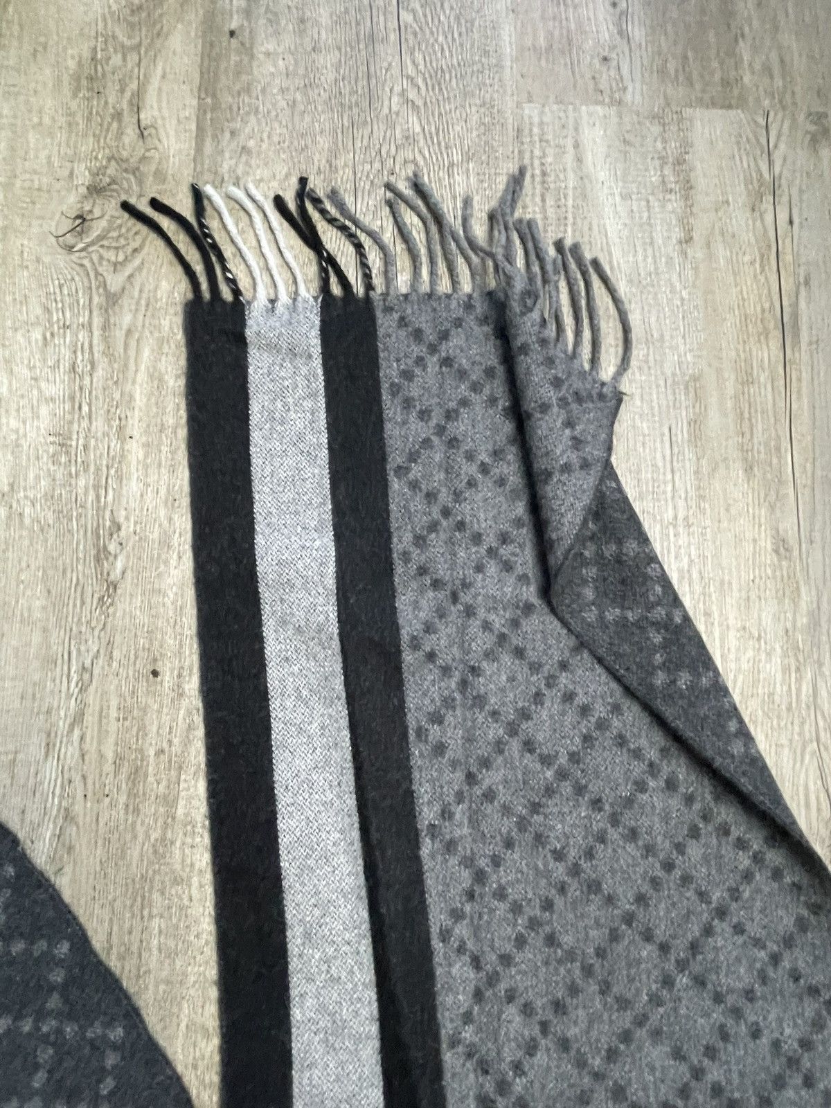 Gucci Vintage Gucci diamond monogram pint Scarf Size ONE SIZE - 2 Thumbnail