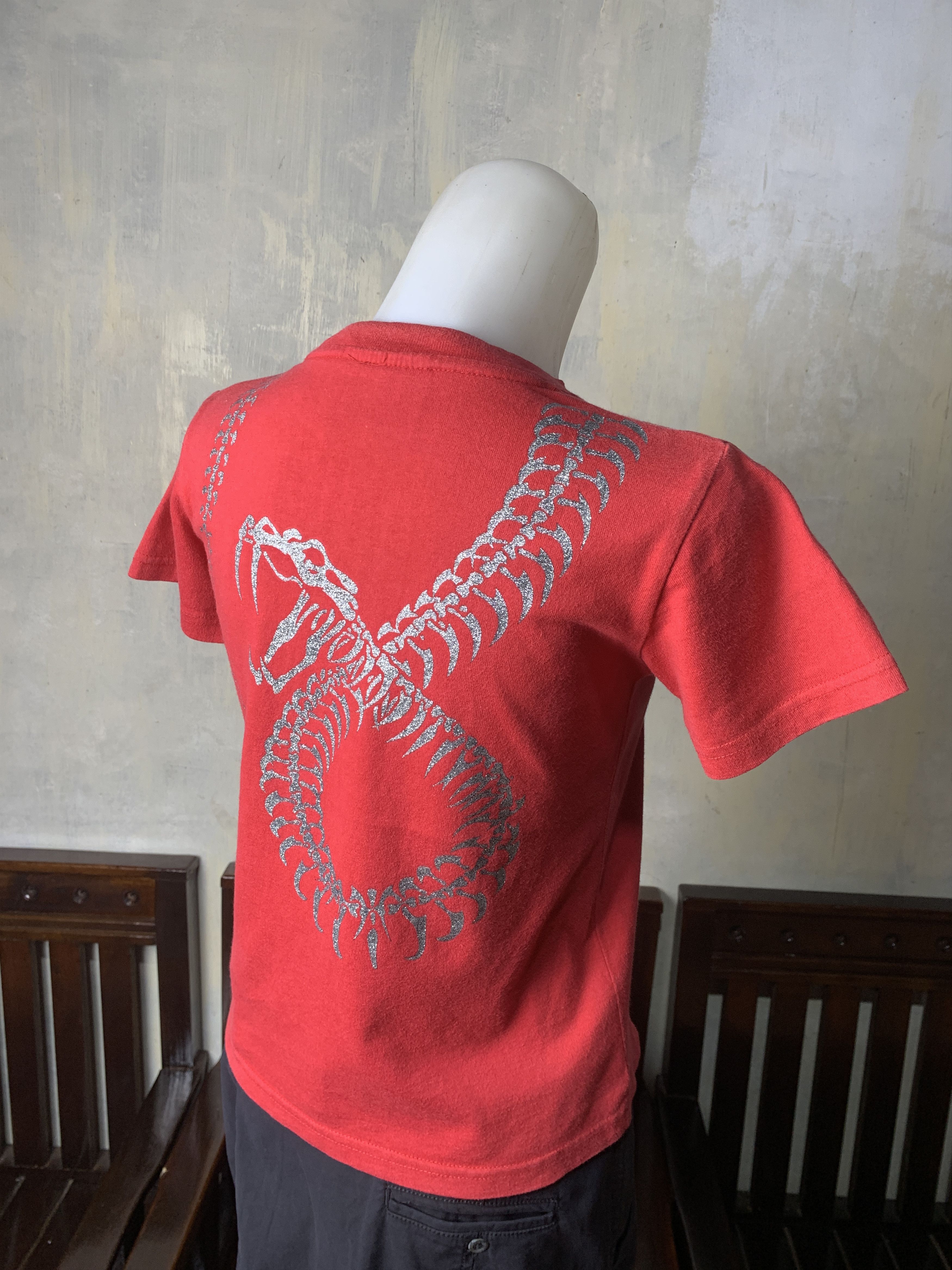 Japanese Brand 2000s Blue Surf Red Snake Skeleton Glitters Baby Tee (S) Size S / US 4 / IT 40 - 3 Thumbnail