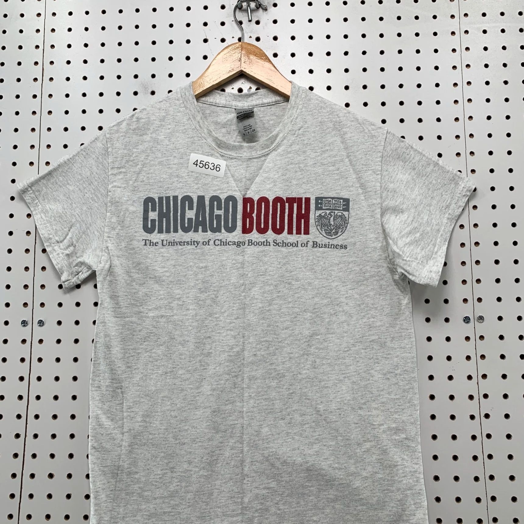 Gildan University Chicago Booth T Shirt Mens Small Gray School Of Business TEE Size US S / EU 44-46 / 1 - 2 Thumbnail