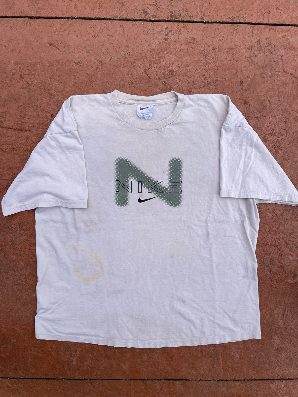 Nike Vintage 90s Cream Nike Center Swoosh Essential Boxy Logo Tee Size US XL / EU 56 / 4 - 1 Thumbnail