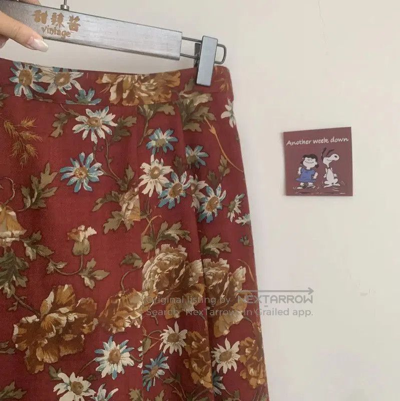 Burberry Burberry Red Floral Wool Skirt. Size 23" - 7 Thumbnail