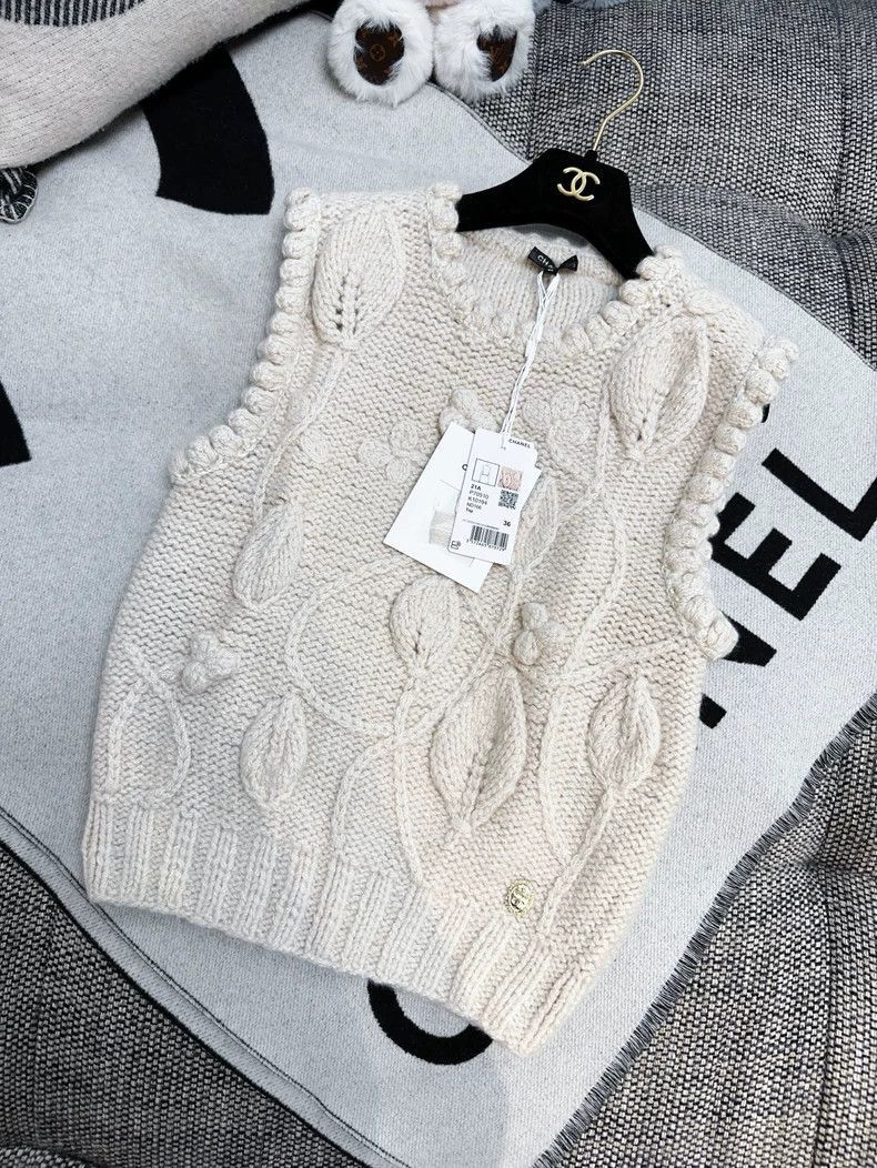 Chanel Chanel 21A Beige Floral Knit Vest Size M / US 6-8 / IT 42-44 - 8 Thumbnail