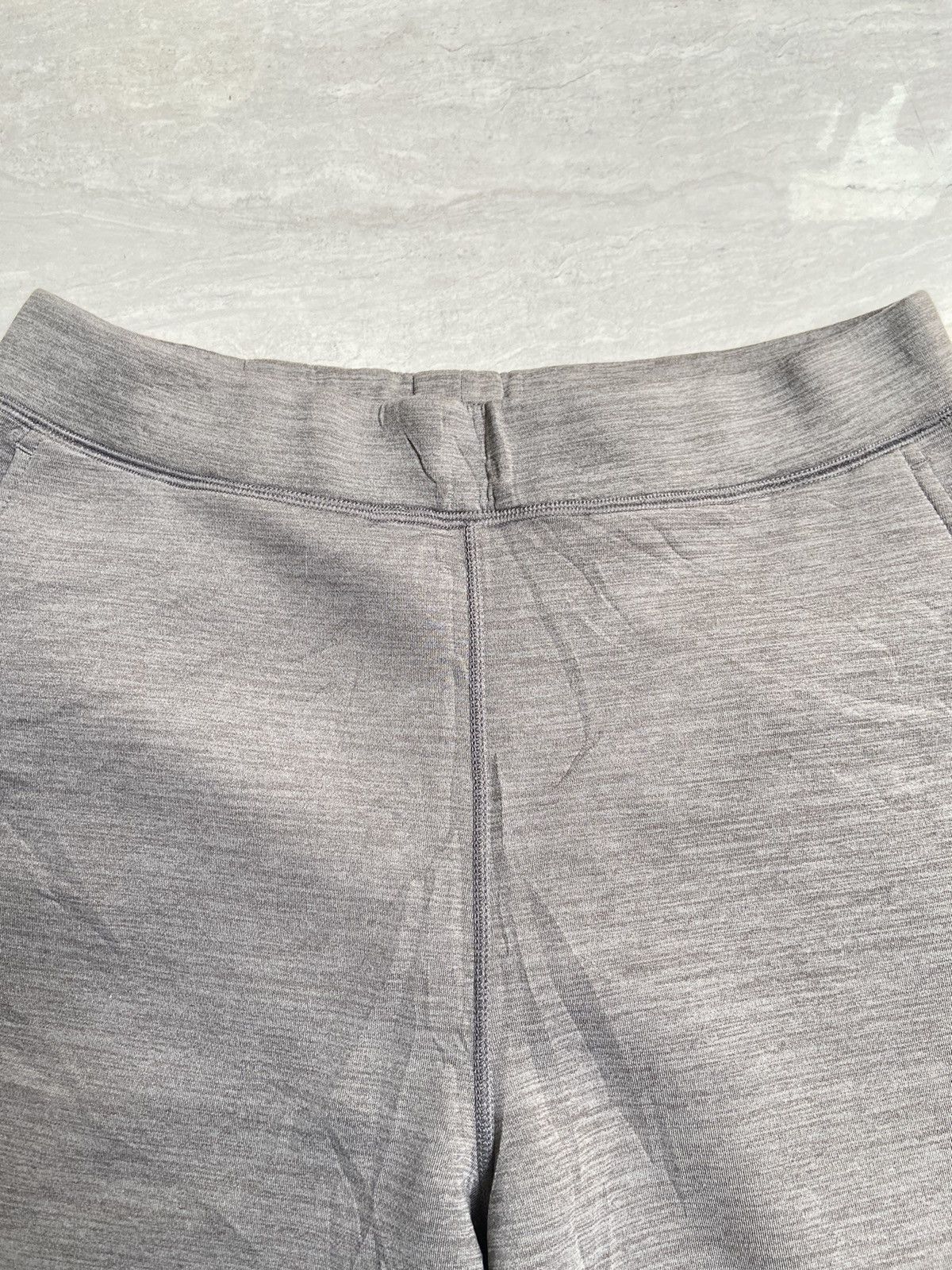 Uniqlo UNIQLO Grey Joggers Pants Size US 30 / EU 46 - 10 Thumbnail