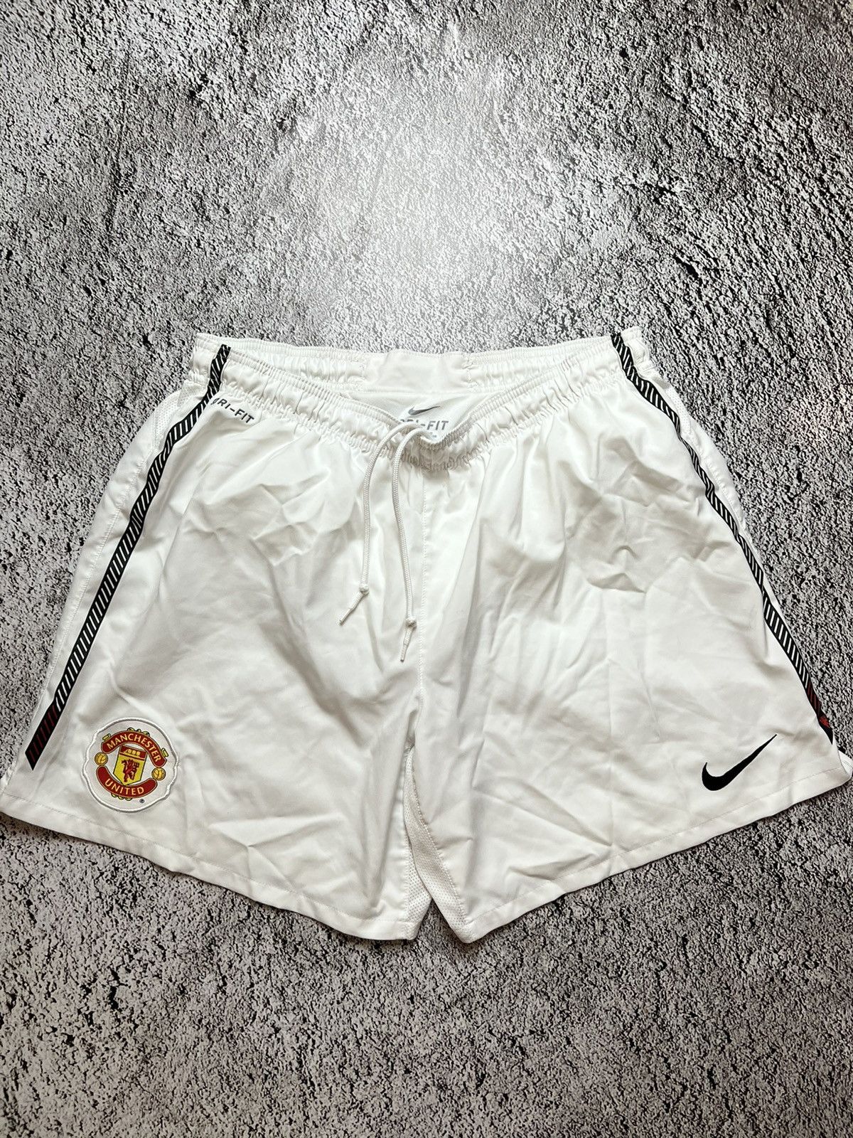 Nike Nike vintage Manchester United shorts Size US 34 / EU 50 - 1 Thumbnail