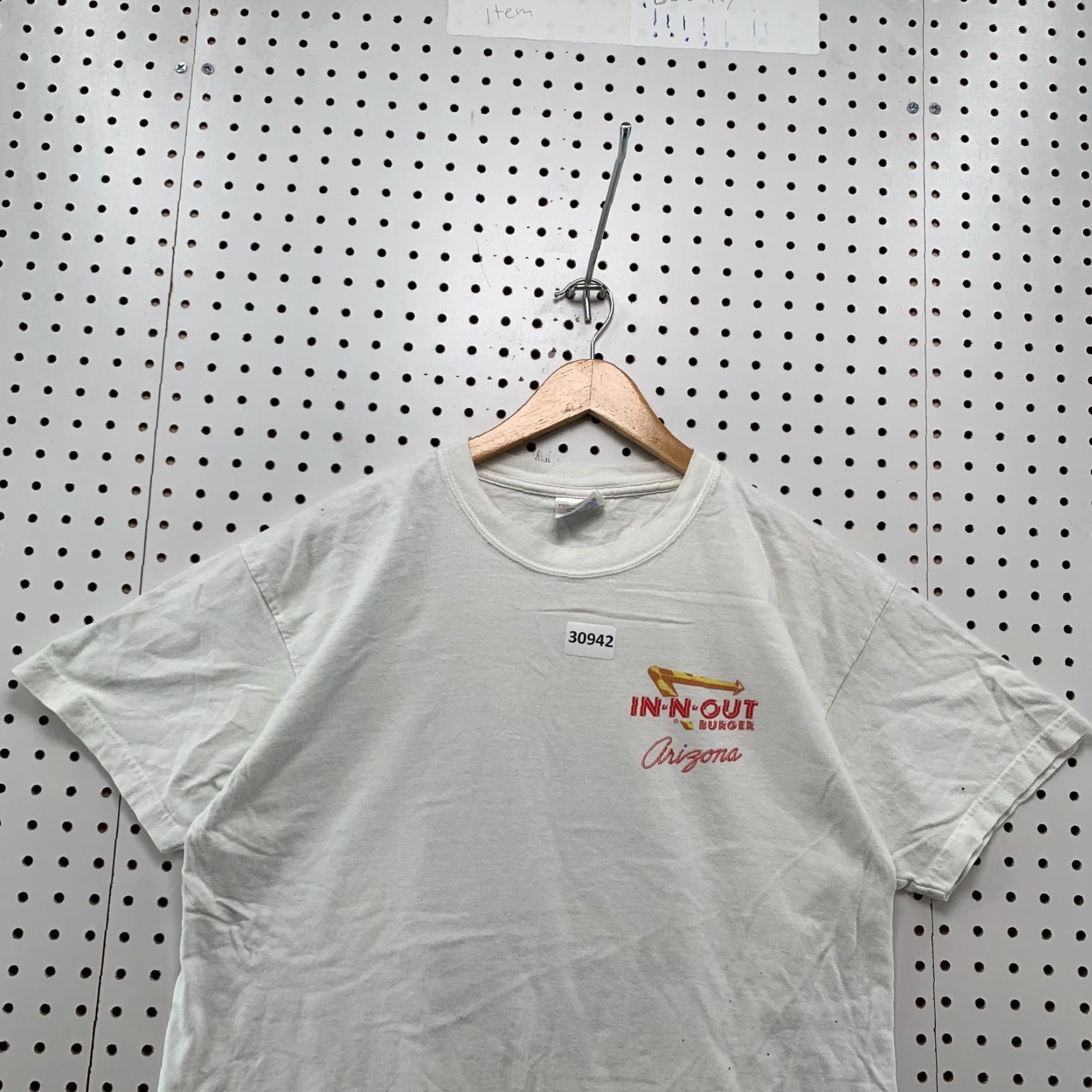 Hanes VINTAGE Hanes IN N Out Arizona Shirt Graphic White Classic Car T-Shirt Adult Medium 21X28 Mens Size US M / EU 48-50 / 2 - 6 Thumbnail