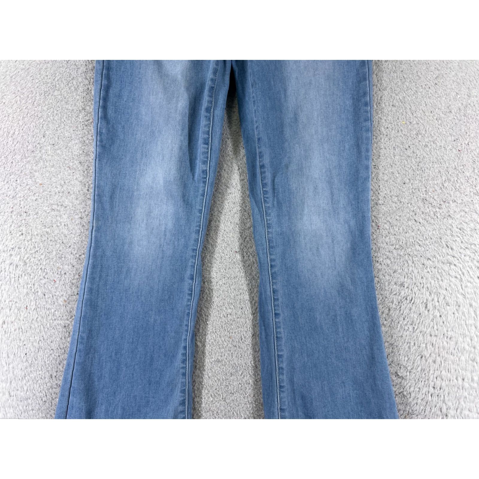 Fashion Nova Fashion Nova Jeans Womens Flared Denim 5 Blue Medium Wash 22x36 Cotton Size 27" / US 4 / IT 40 - 3 Thumbnail
