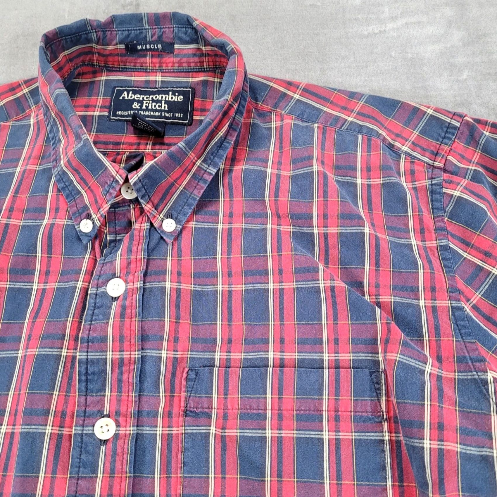 Abercrombie & Fitch Abercrombie & Fitch Lg Muscle Fit Plaid Button Down Shirt Red Navy Blue Mens Size US L / EU 52-54 / 3 - 2 Thumbnail
