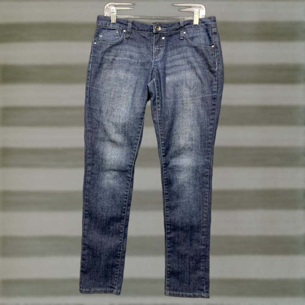 Vintage ZD Blue Jeans Womens Size 9 Low Rise 33W x 31.5L Dark Wash Rivets Embellished Jeans Womens Slim Straight 5-Pocket ZD Size 30" / US 8 / IT 44 - 1 Thumbnail