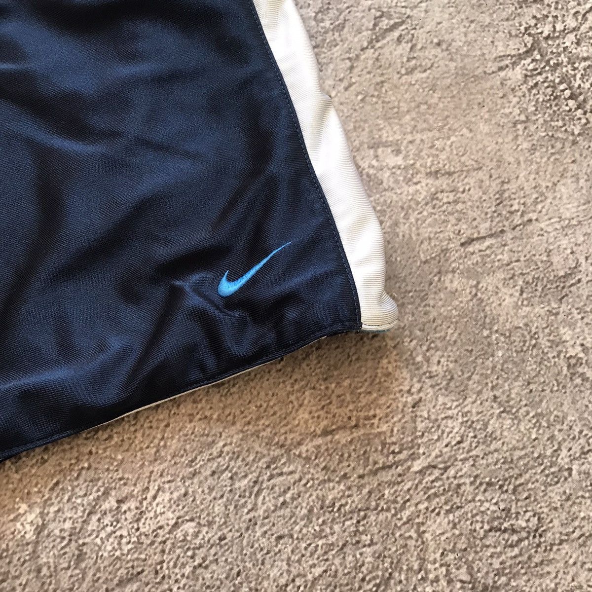Vintage Vintage 90s Nike Basketball Shorts Swoosh Streetwear Blue 30 Size US 30 / EU 46 - 8 Thumbnail