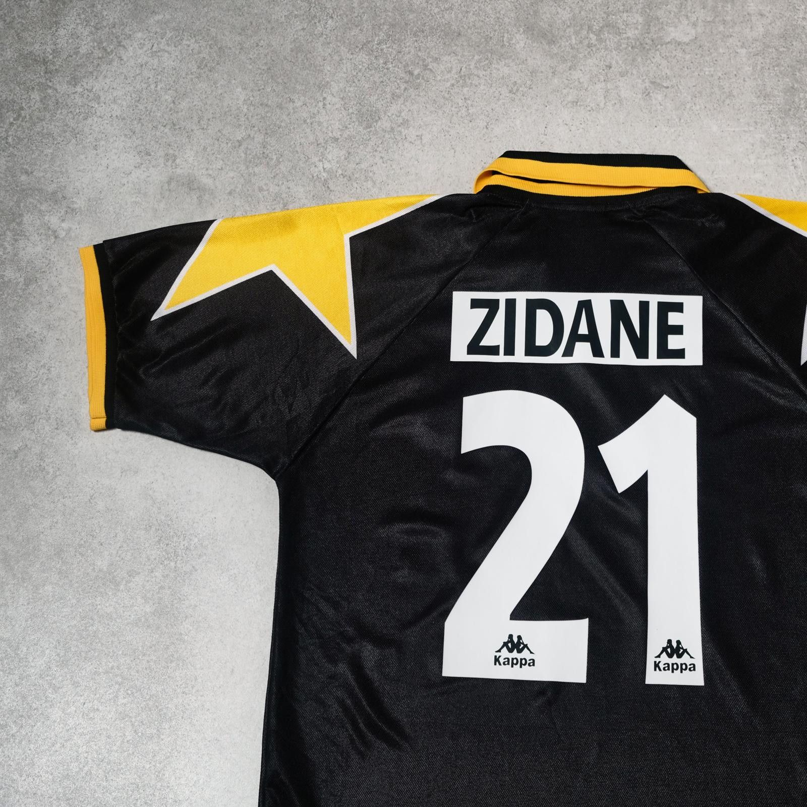 Kappa 1995/96 Juventus Third Shirt Kappa Zidane (M/L) Size US M / EU 48-50 / 2 - 3 Thumbnail