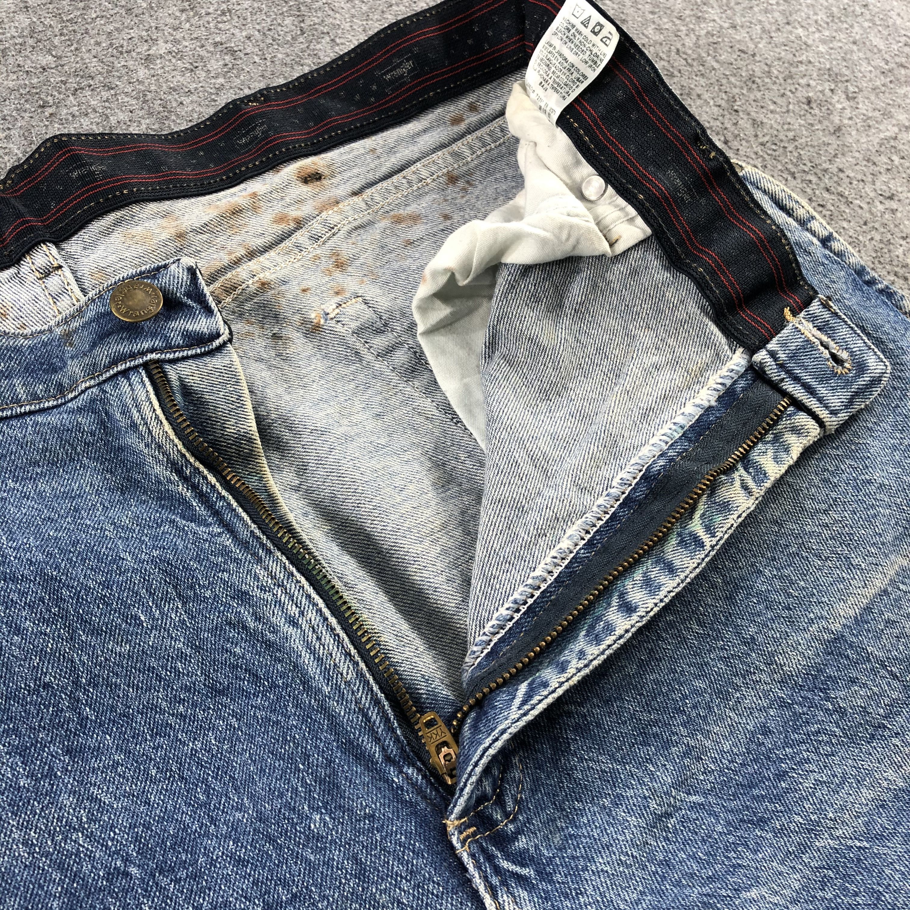Vintage Vintage Blue Wash Wrangler Jeans-J2431 Size US 37 - 12 Thumbnail