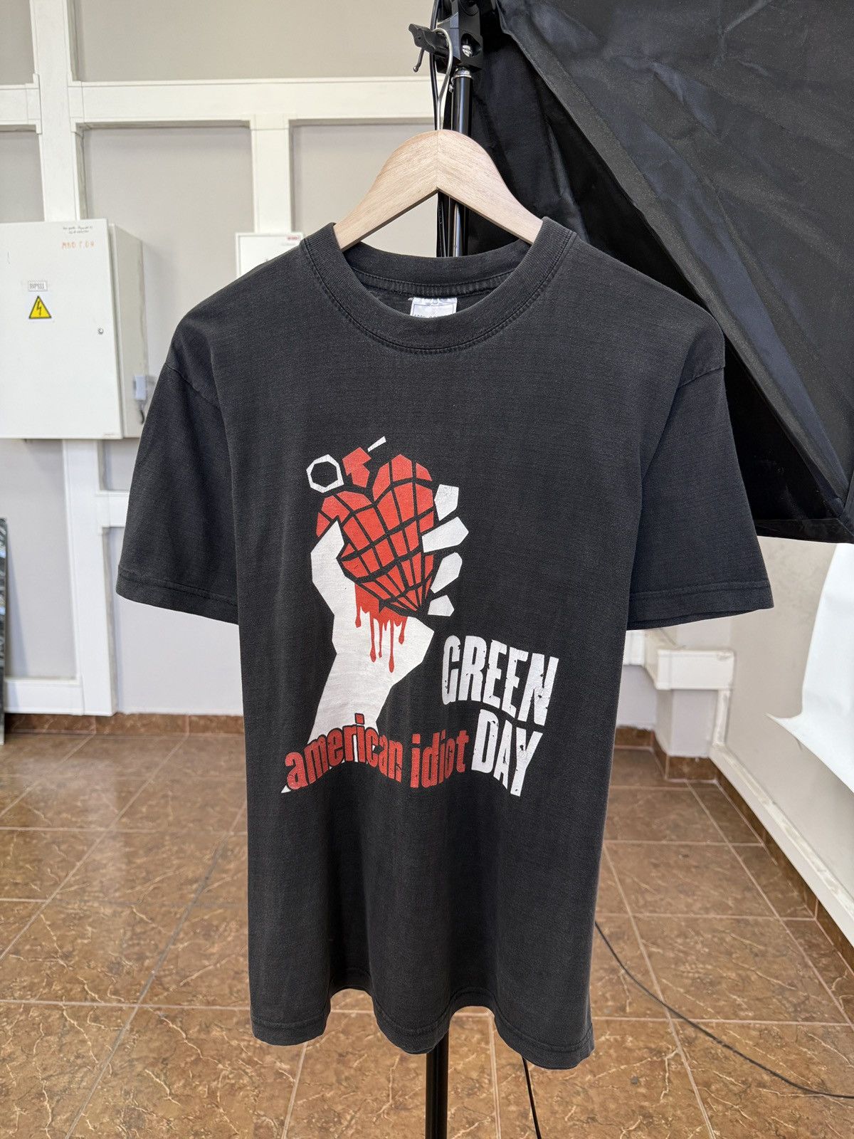 Band Tees 🇺🇸 Vintage Y2K Green Day American Idiot T-Shirt Rare Retro Size US M / EU 48-50 / 2 - 1 Thumbnail
