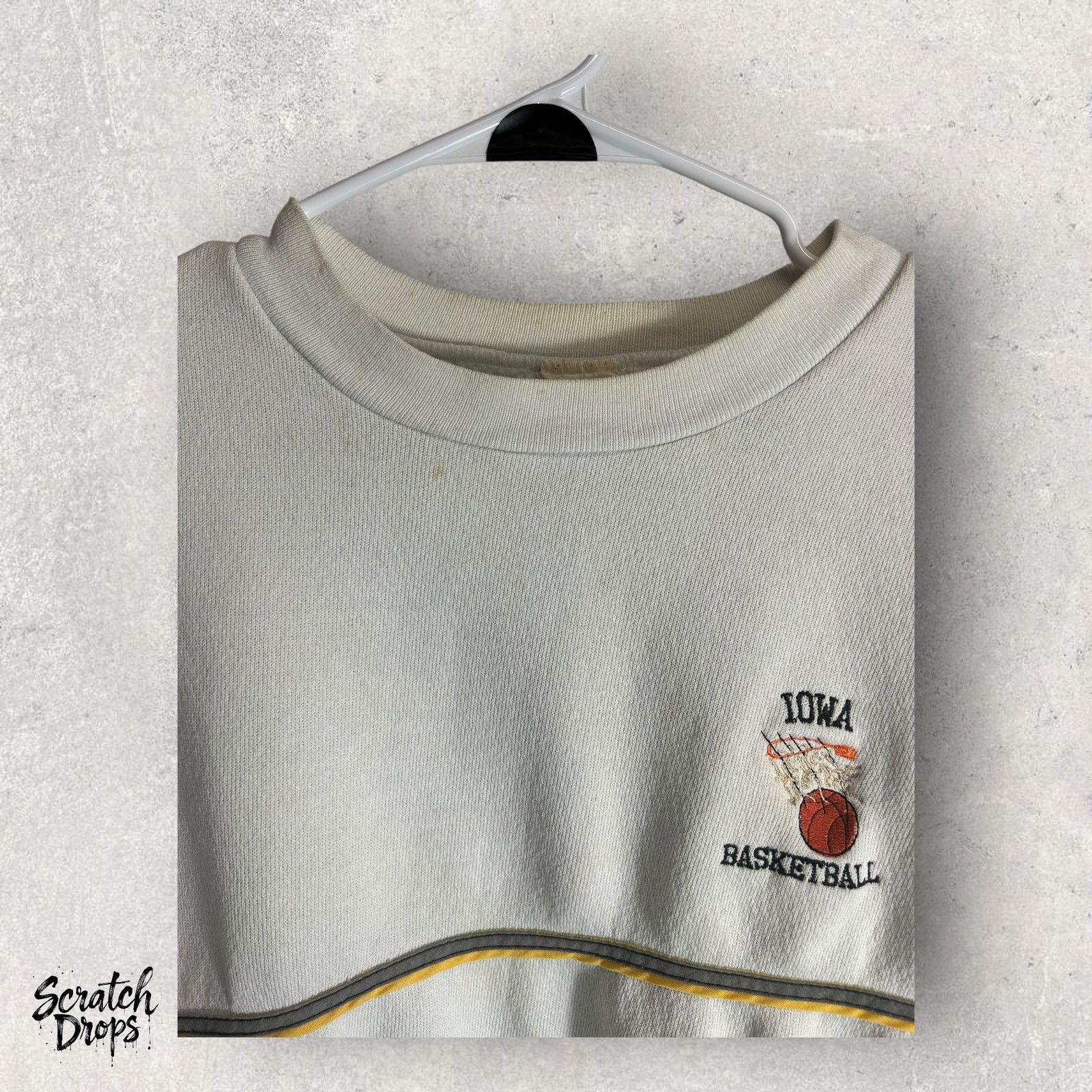 Other Vintage 80s Iowa Basketball Size M Pullover White Crewneck Size US M / EU 48-50 / 2 - 3 Thumbnail