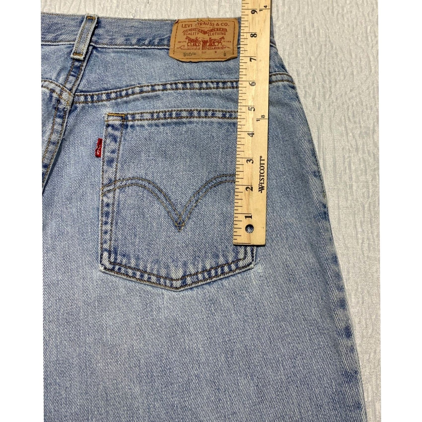 Levi's VINTAGE Levi's 550 Jeans Women Light Wash Denim 14 Regular 31 Waist 29.5 Inseam Tapered High Waisted Relaxed Fit Blue 90s Size 36" / US 14 / IT 50 - 4 Thumbnail