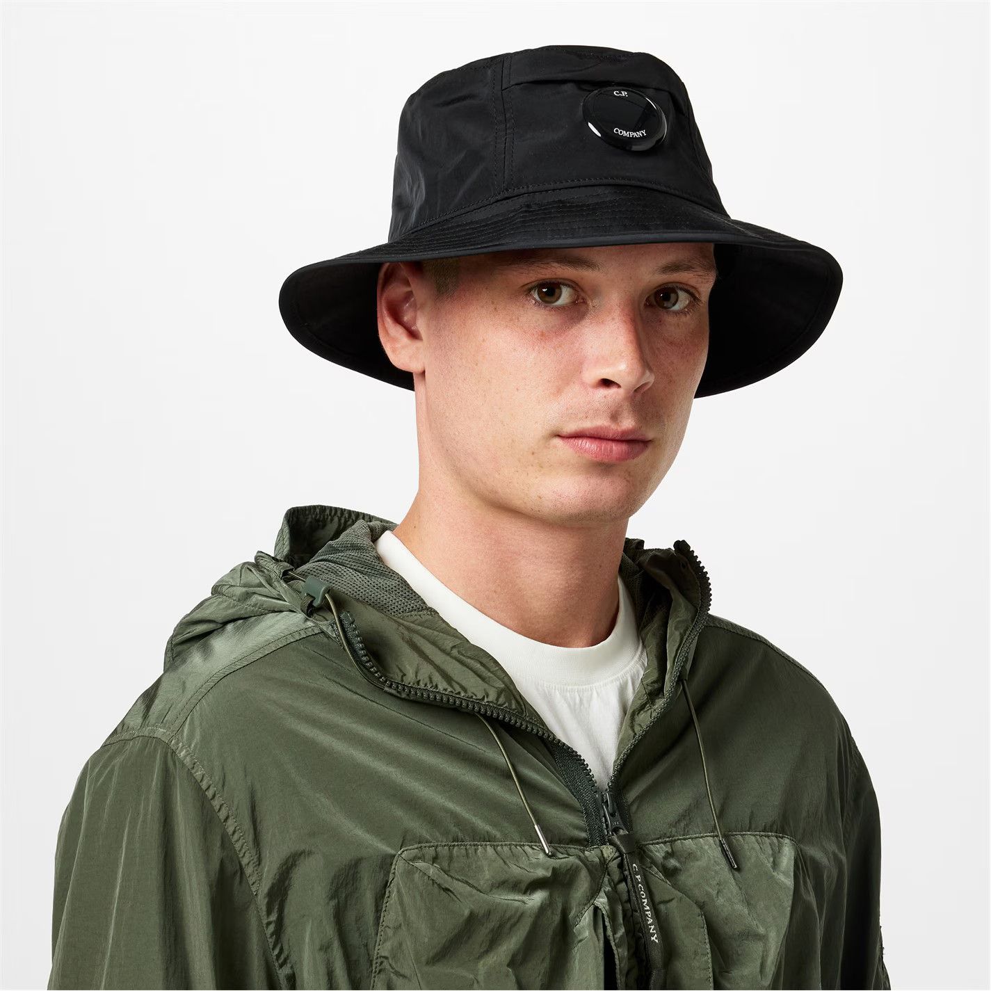 C.P. Company o1g2r1mq0426 Size: XL / Chrome Lens Detail Bucket Hat / Cap Size ONE SIZE - 3 Thumbnail