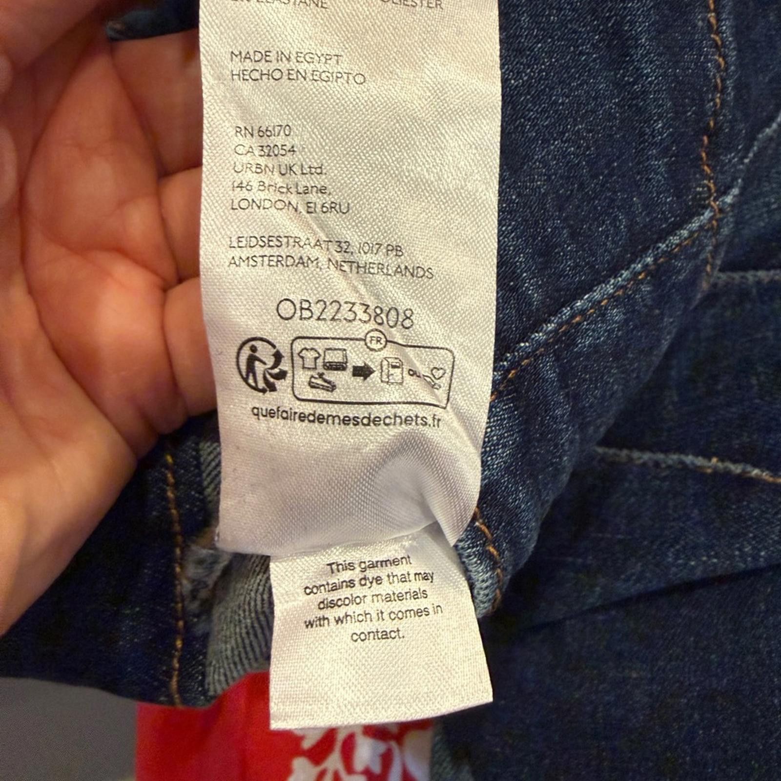 Free People We The Free Jayde Crop Flare Night Sky Wash Jeans sz 28 Size 28" / US 6 / IT 42 - 9 Thumbnail