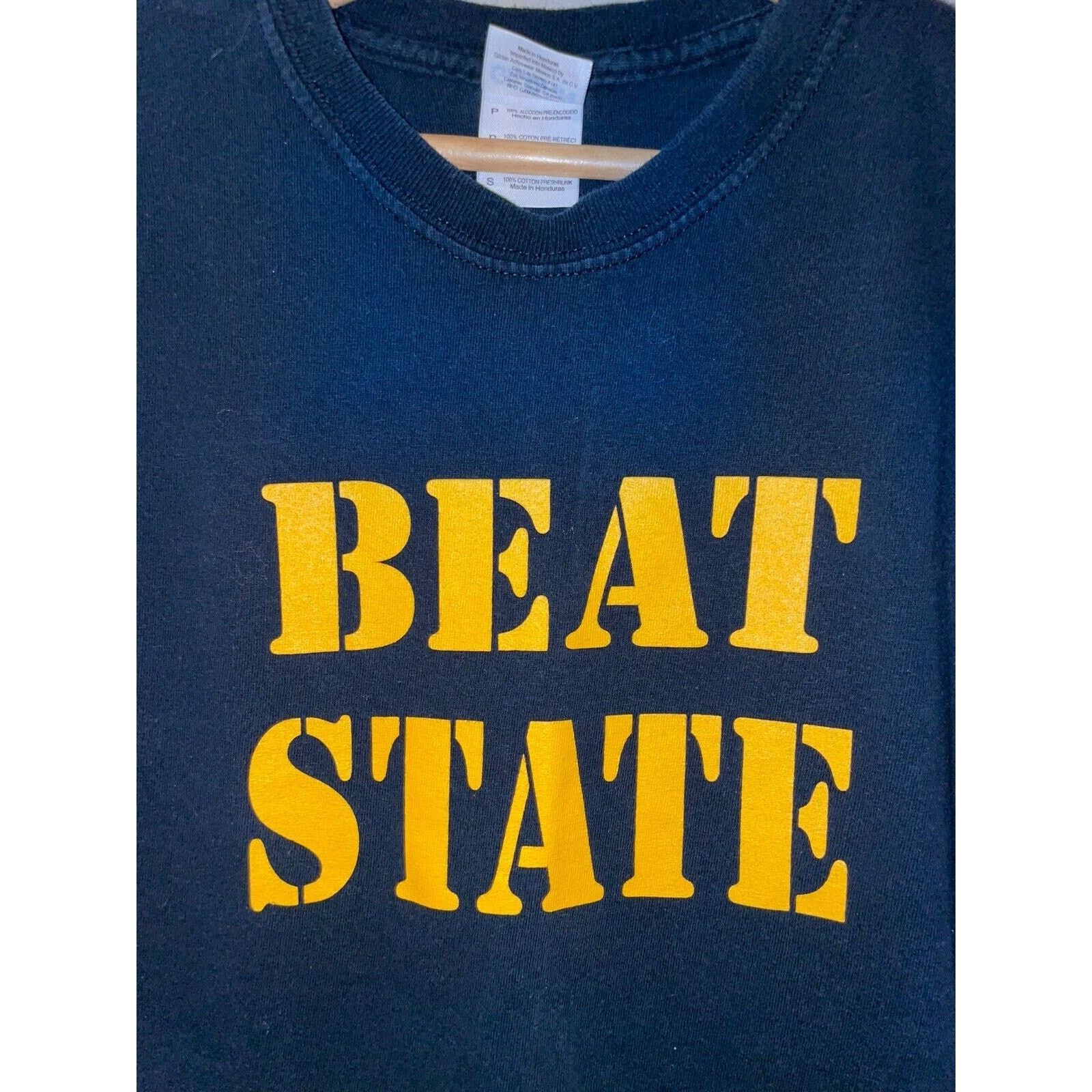 Gildan Iowa Hawkeyes Shirt Beat State College Black Tee Y2K Small Size US S / EU 44-46 / 1 - 2 Thumbnail