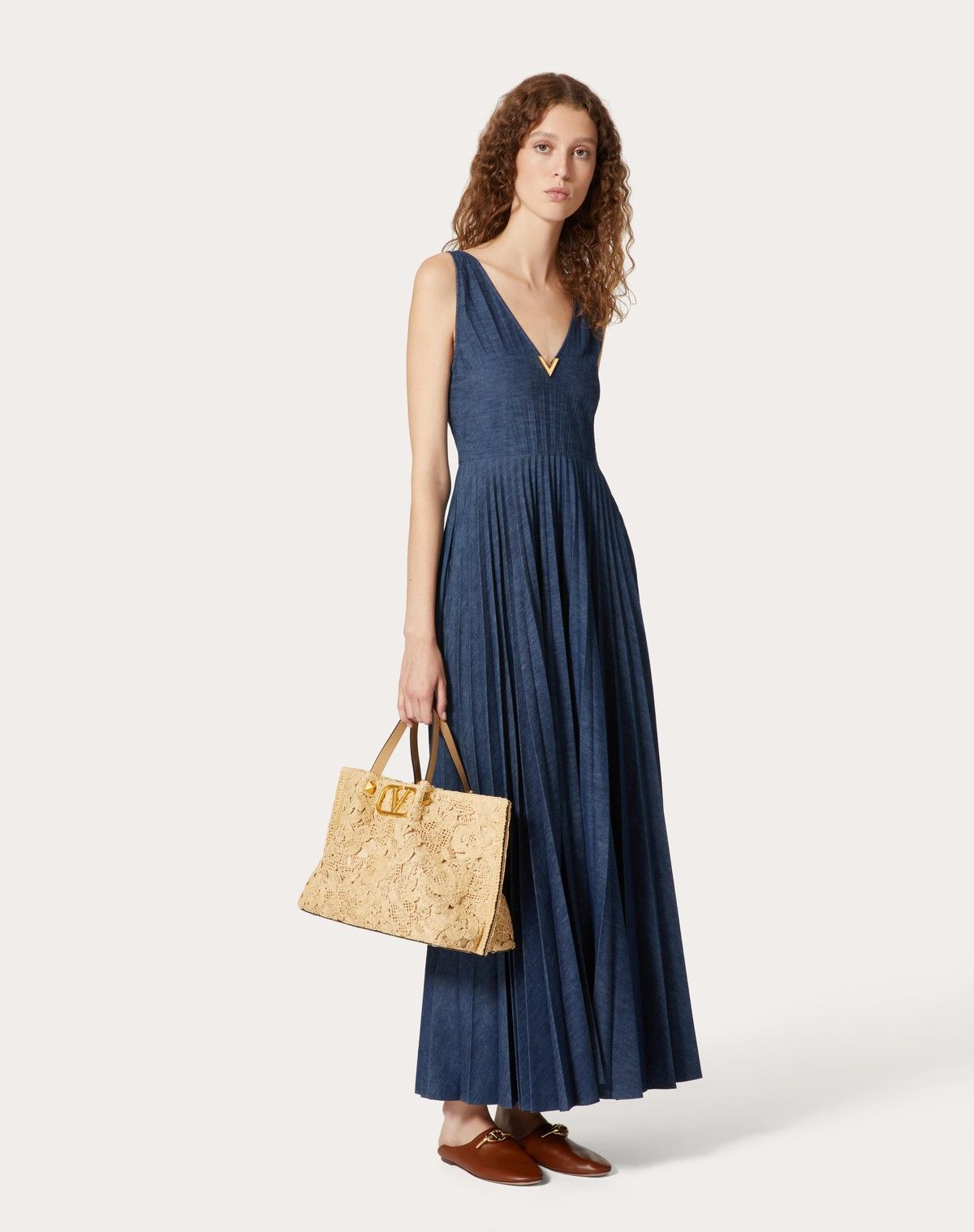Valentino o1s1wg110525 Chambray Denim Plisse Dress in Medium Blue Size M / US 6-8 / IT 42-44 - 3 Thumbnail