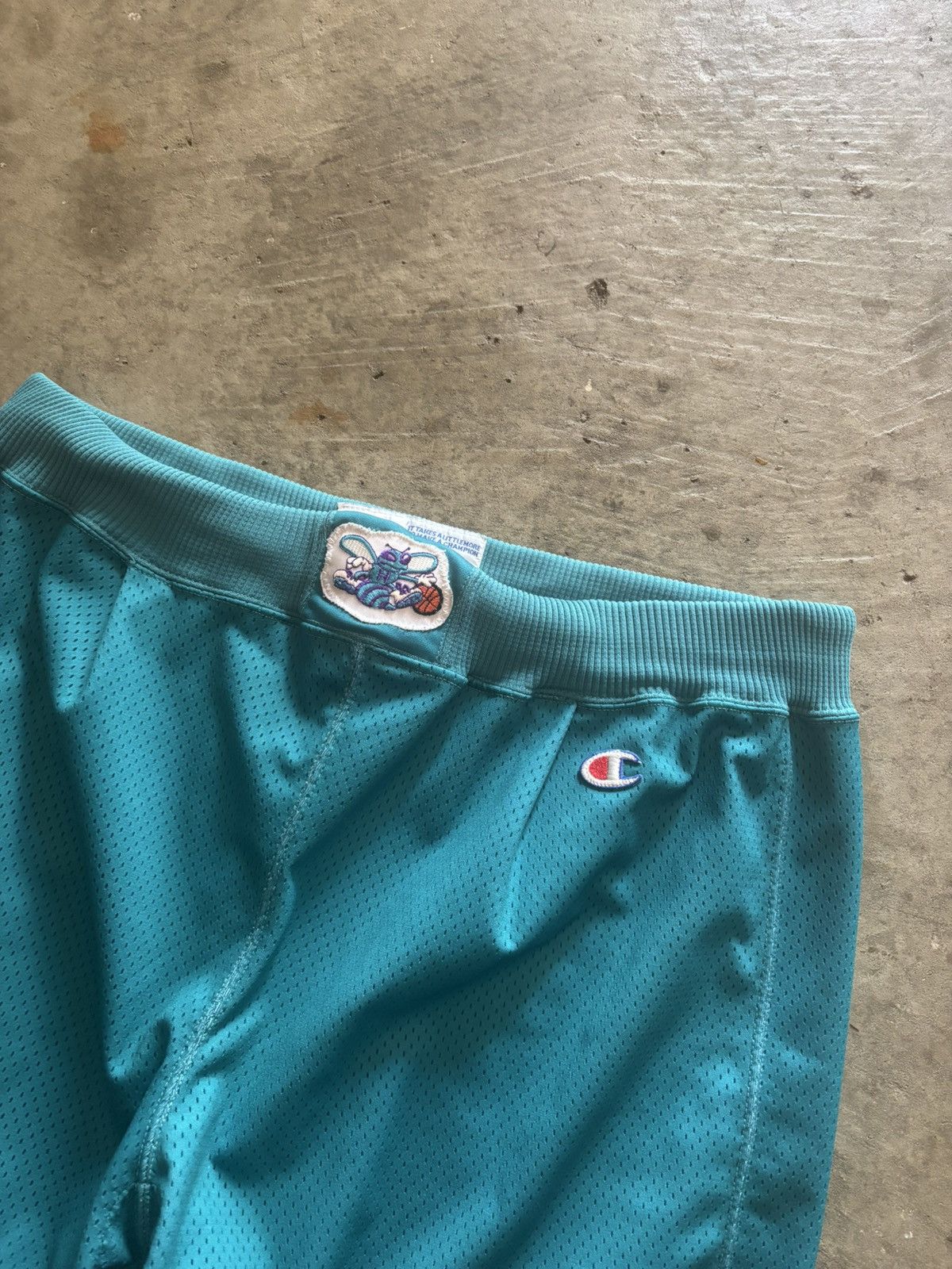 NBA vintage champion hornets basketball shorts Size US 36 / EU 52 - 3 Thumbnail