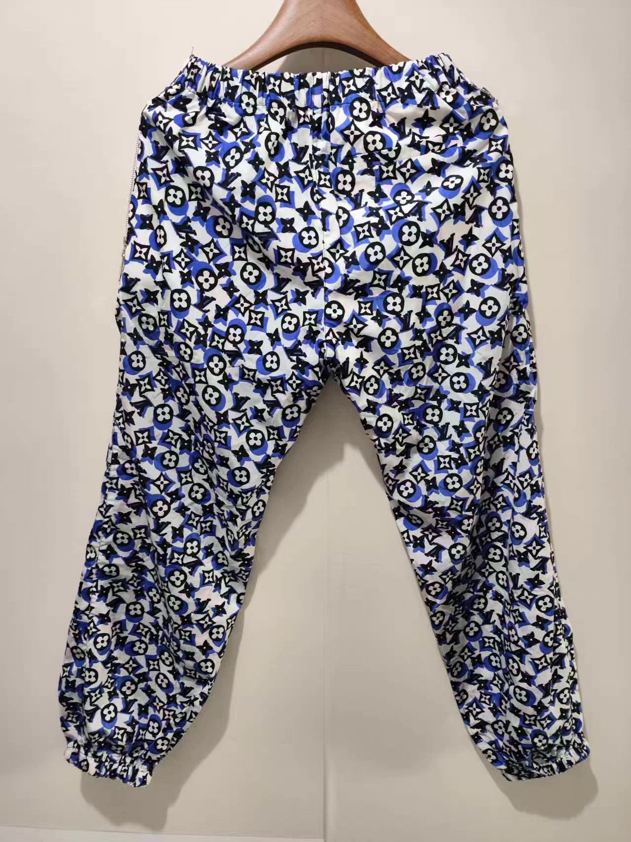 Louis Vuitton Louis Vuitton Monogram All-Over Print Joggers K13 Size US 36 / EU 52 - 2 Thumbnail